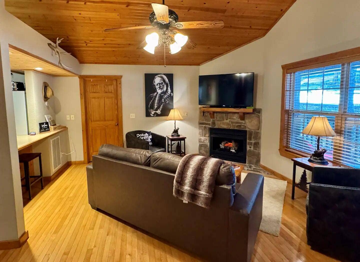 207 Cantwell Lane, #Cabin 77, Branson West, MO 65737 Warm Up by the Fire!