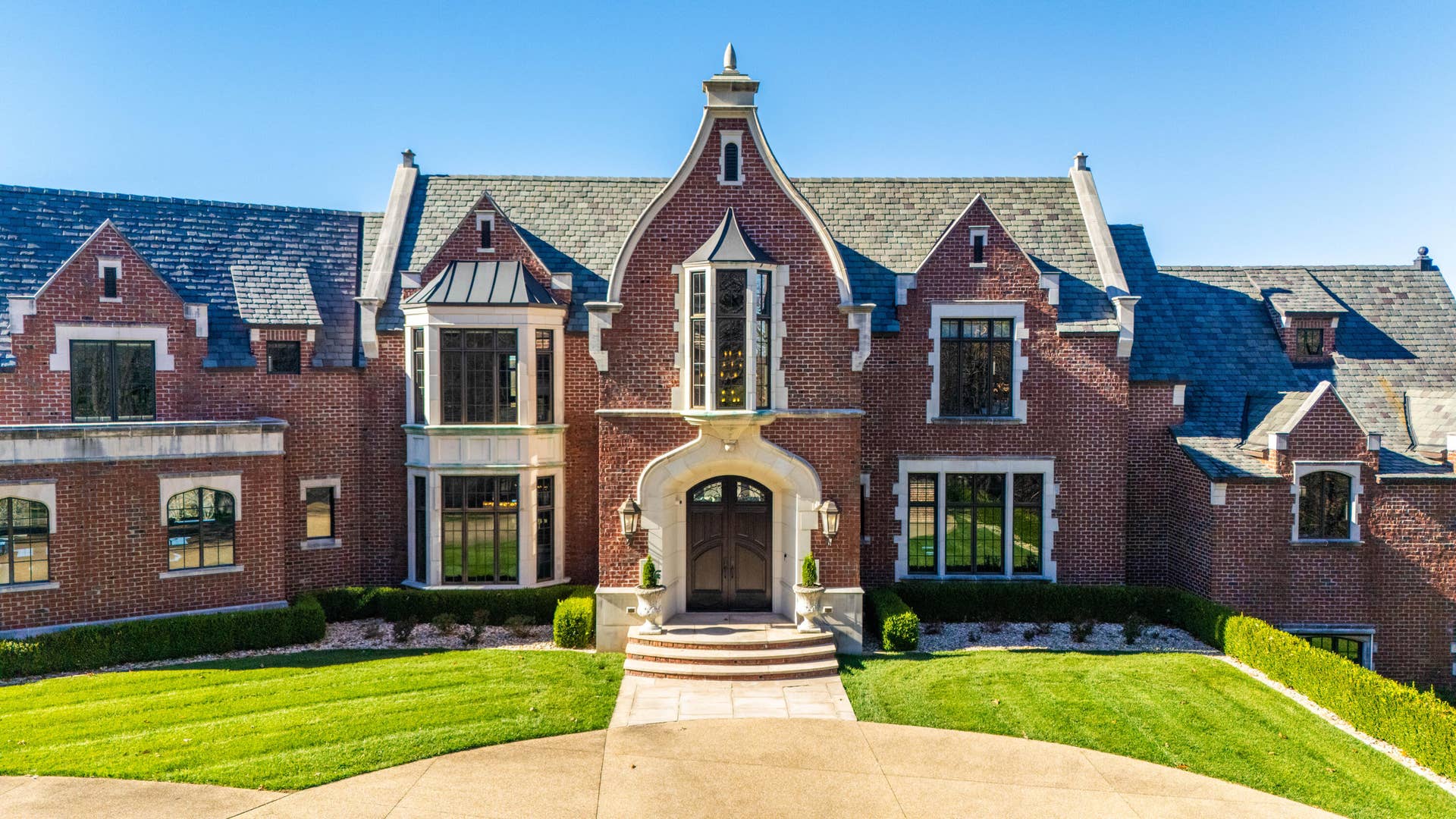 6052 E Summit View Drive, Springfield, MO 65809 DJI_20240602213955_0007_D