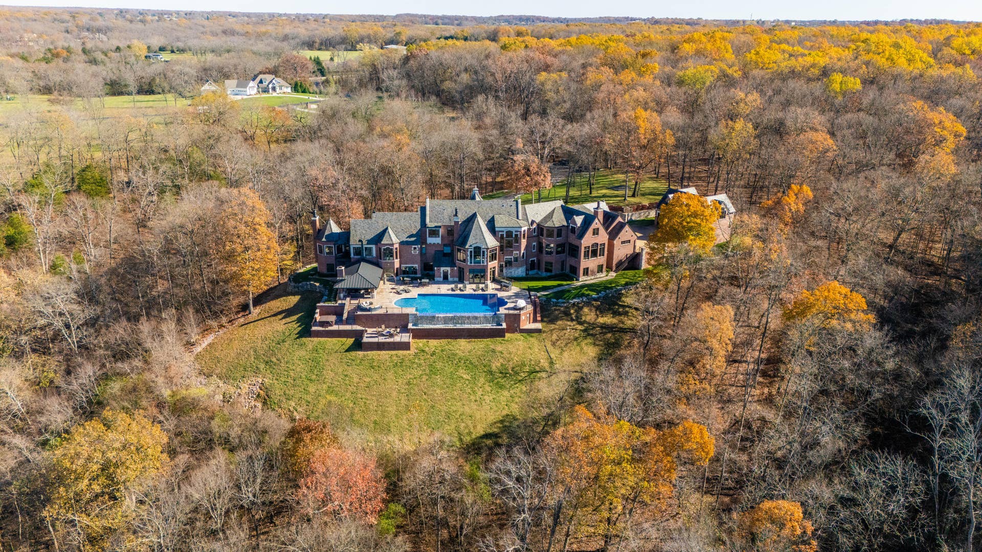 6052 E Summit View Drive, Springfield, MO 65809 DJI_20240602214542_0027_D