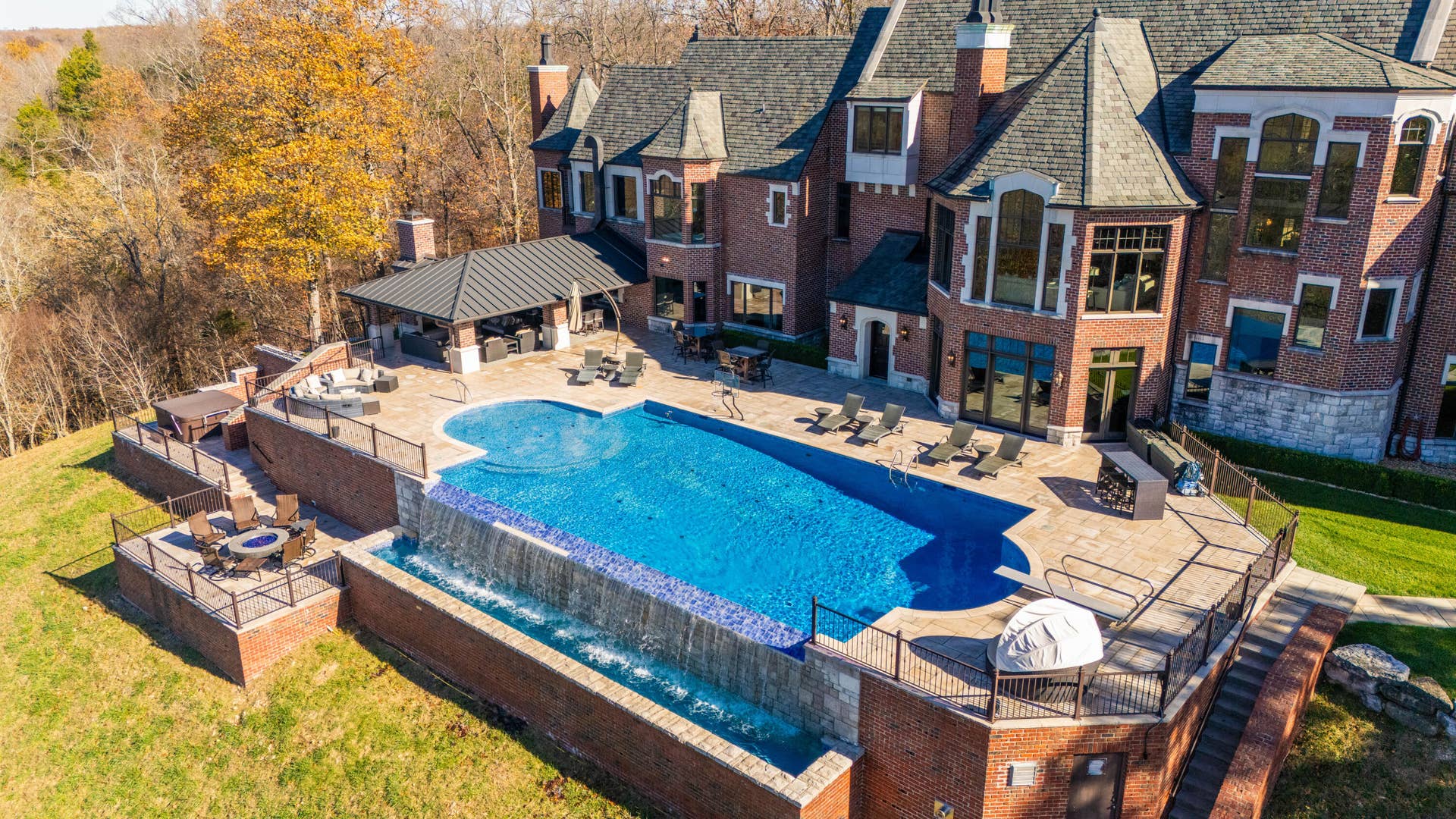 6052 E Summit View Drive, Springfield, MO 65809 DJI_20240602211827_0023_D