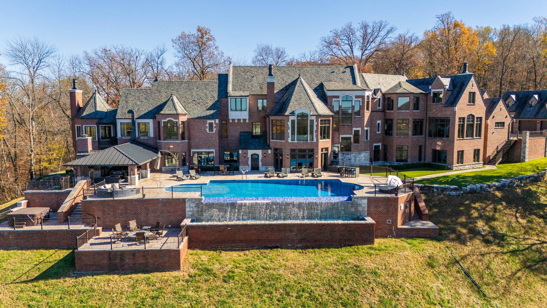 6052 E Summit View Drive, Springfield, MO 65809 DJI_20240602211904_0024_D