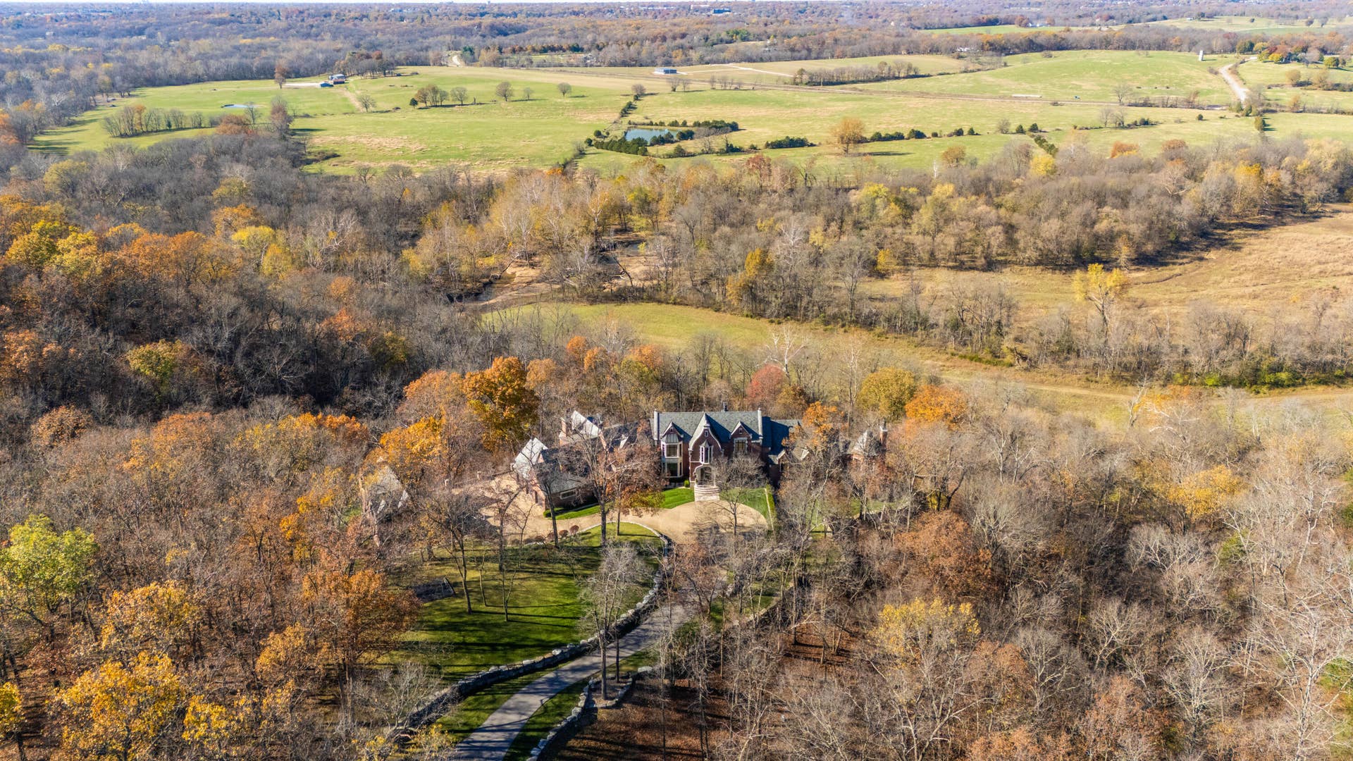 6052 E Summit View Drive, Springfield, MO 65809 DJI_20240602214116_0010_D