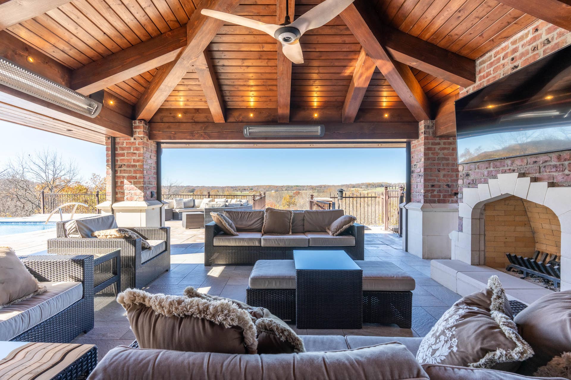 6052 E Summit View Drive, Springfield, MO 65809 DSC00799-HDR