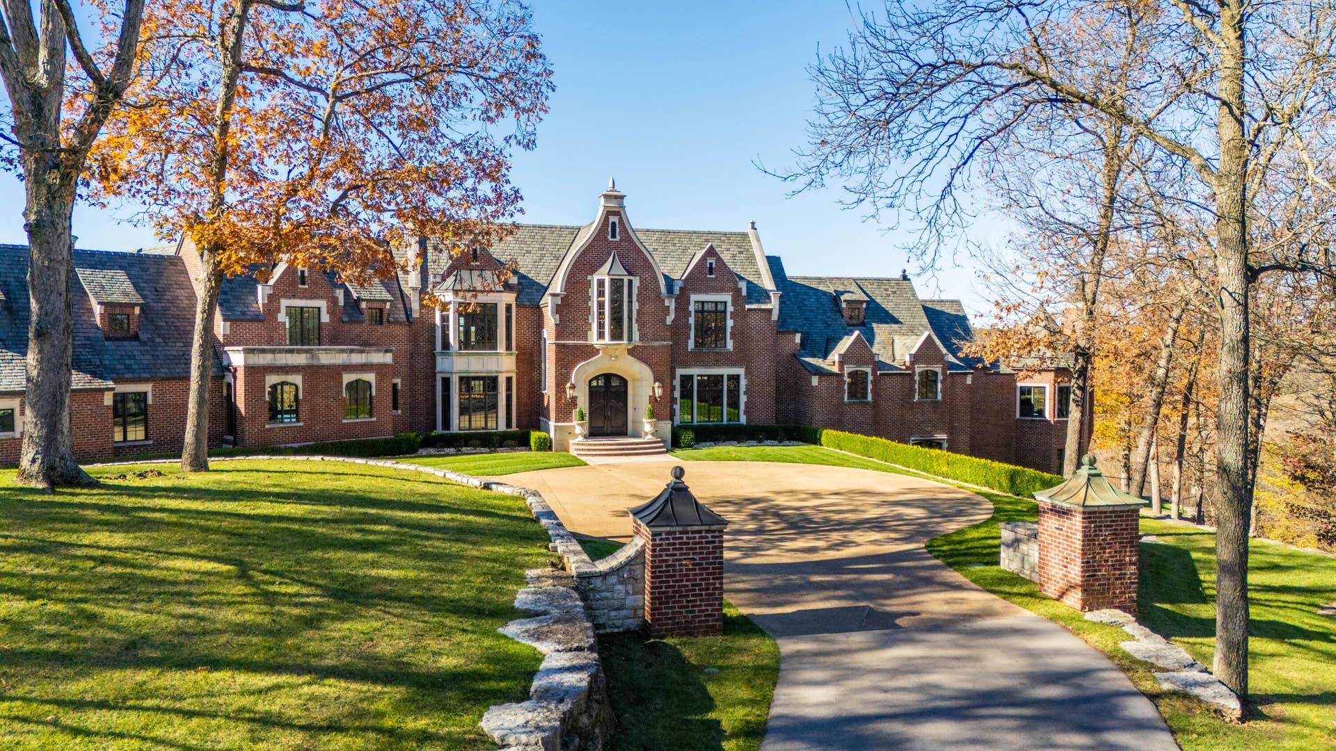 6052 E Summit View Drive, Springfield, MO 65809 DJI_20240602214848_0040_D