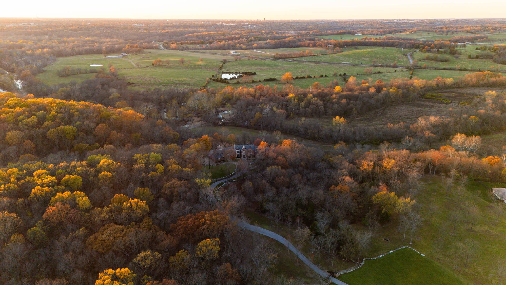 6052 E Summit View Drive, Springfield, MO 65809 DJI_20240603013027_0063_D
