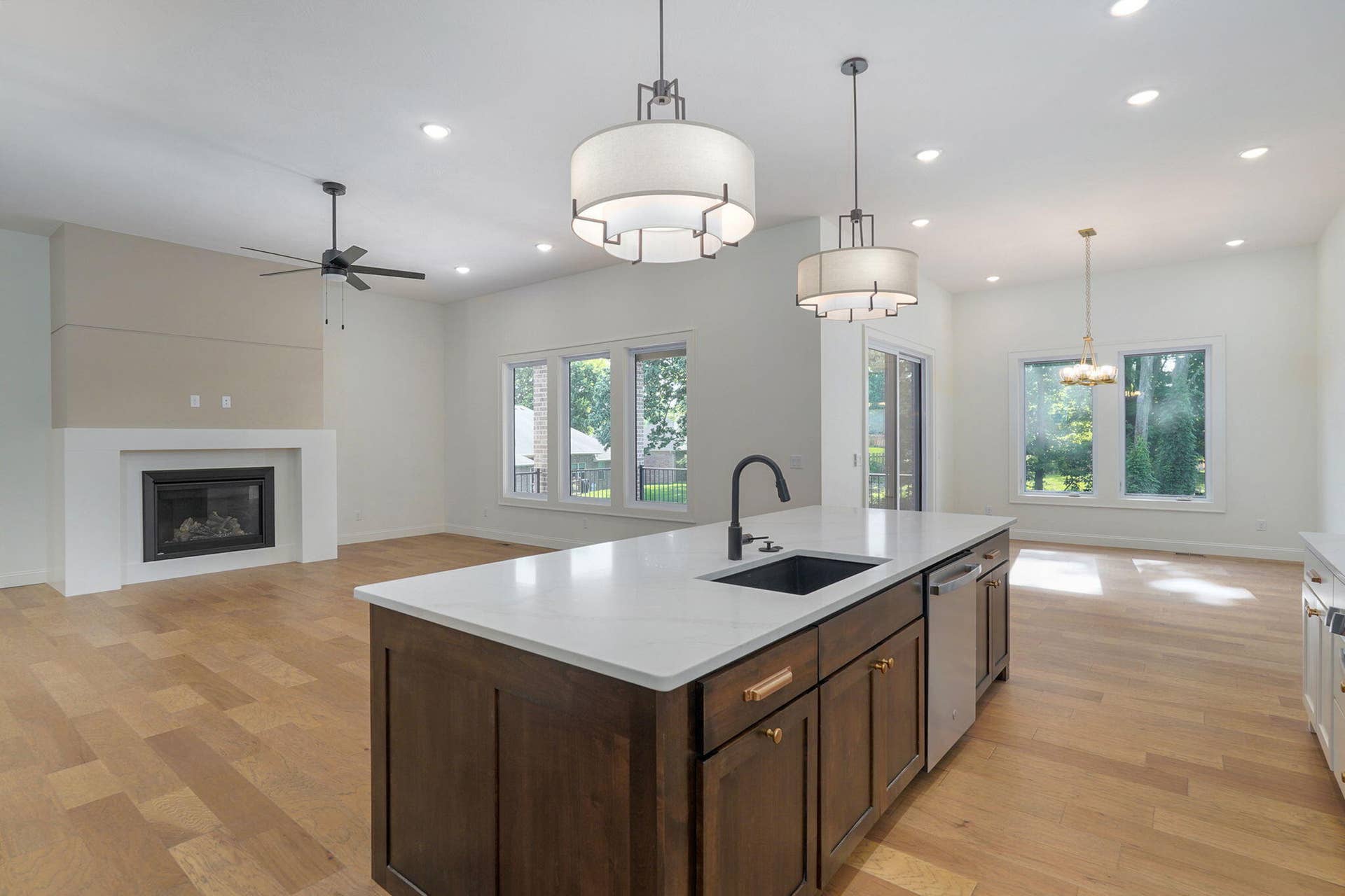 2011 N Silver Charm Ave-17