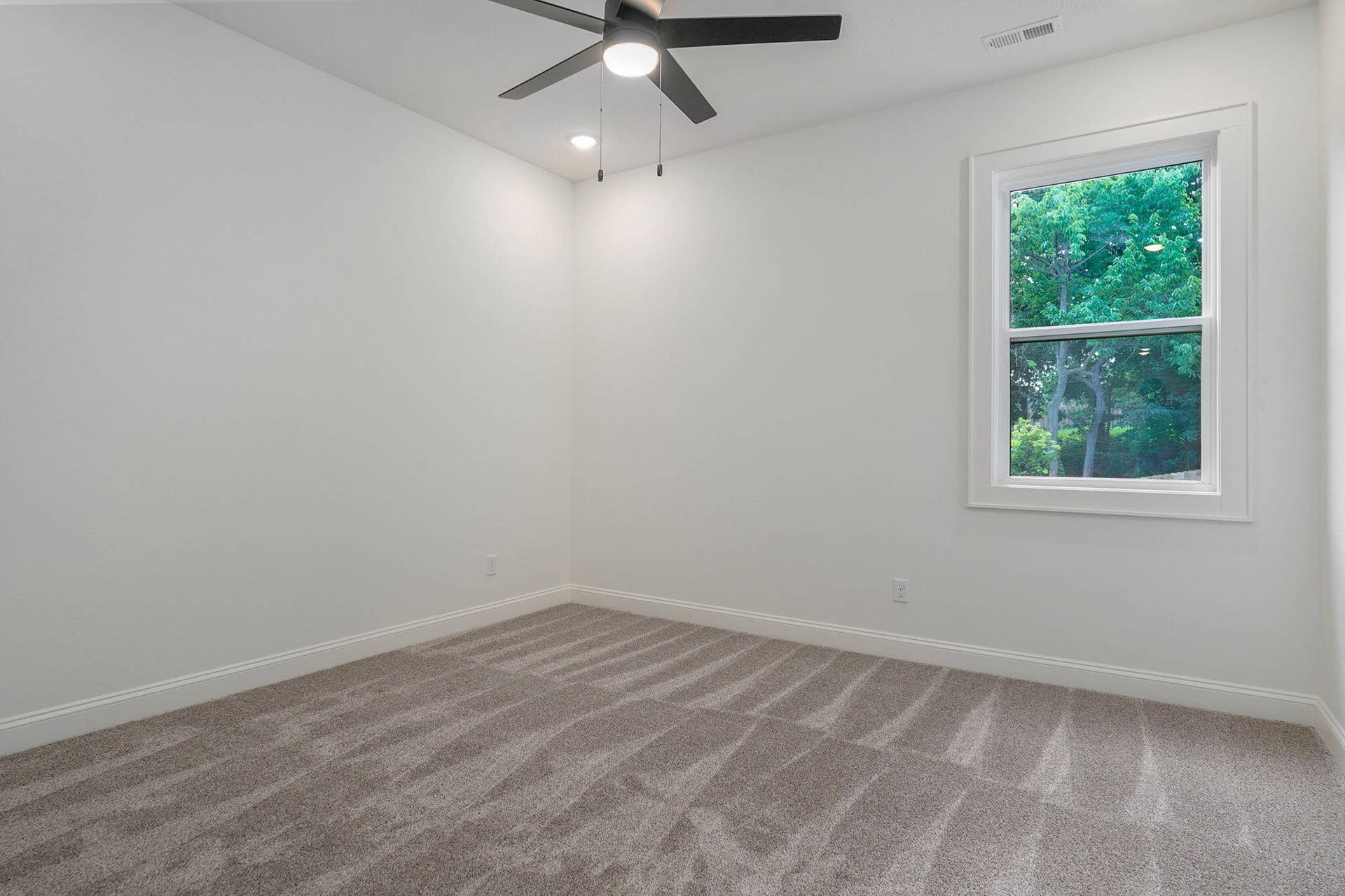 2011 N Silver Charm Ave-50