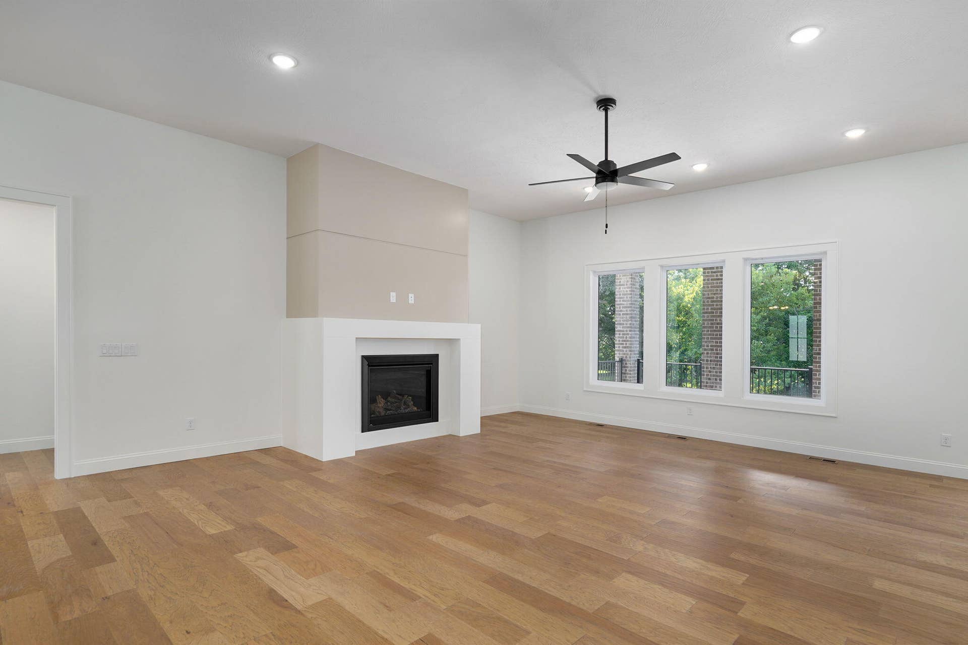 2011 N Silver Charm Ave-9