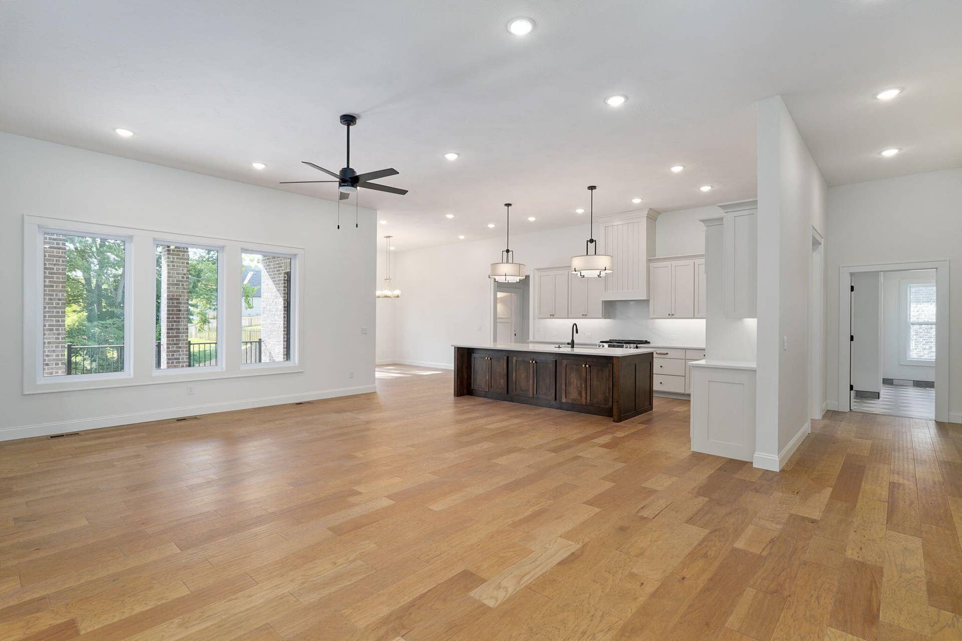 2011 N Silver Charm Ave-8