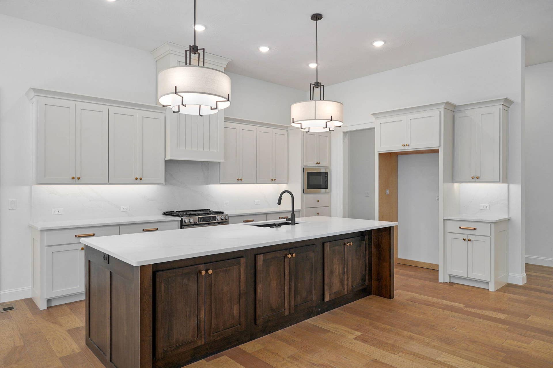 2011 N Silver Charm Ave-13