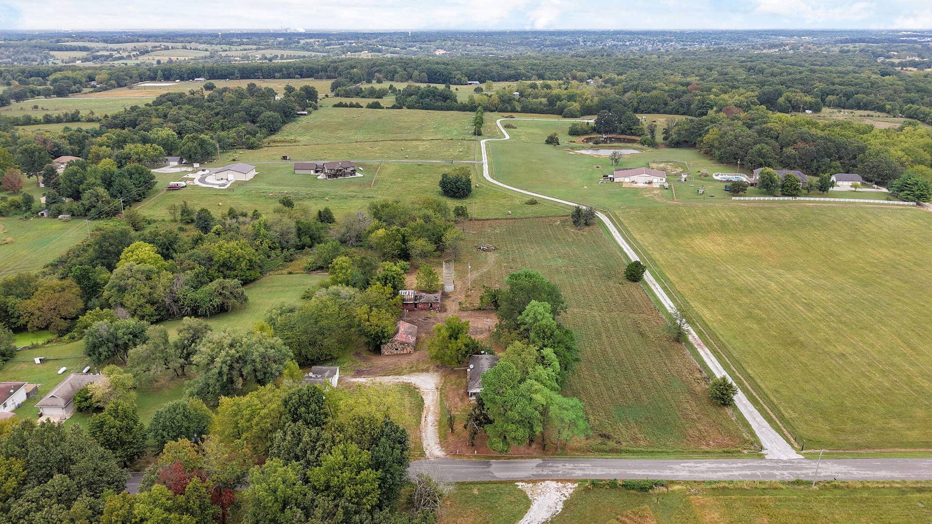 2033 W Union Chapel Road, Nixa, MO 65714 2033 Union Chapel Rd-1