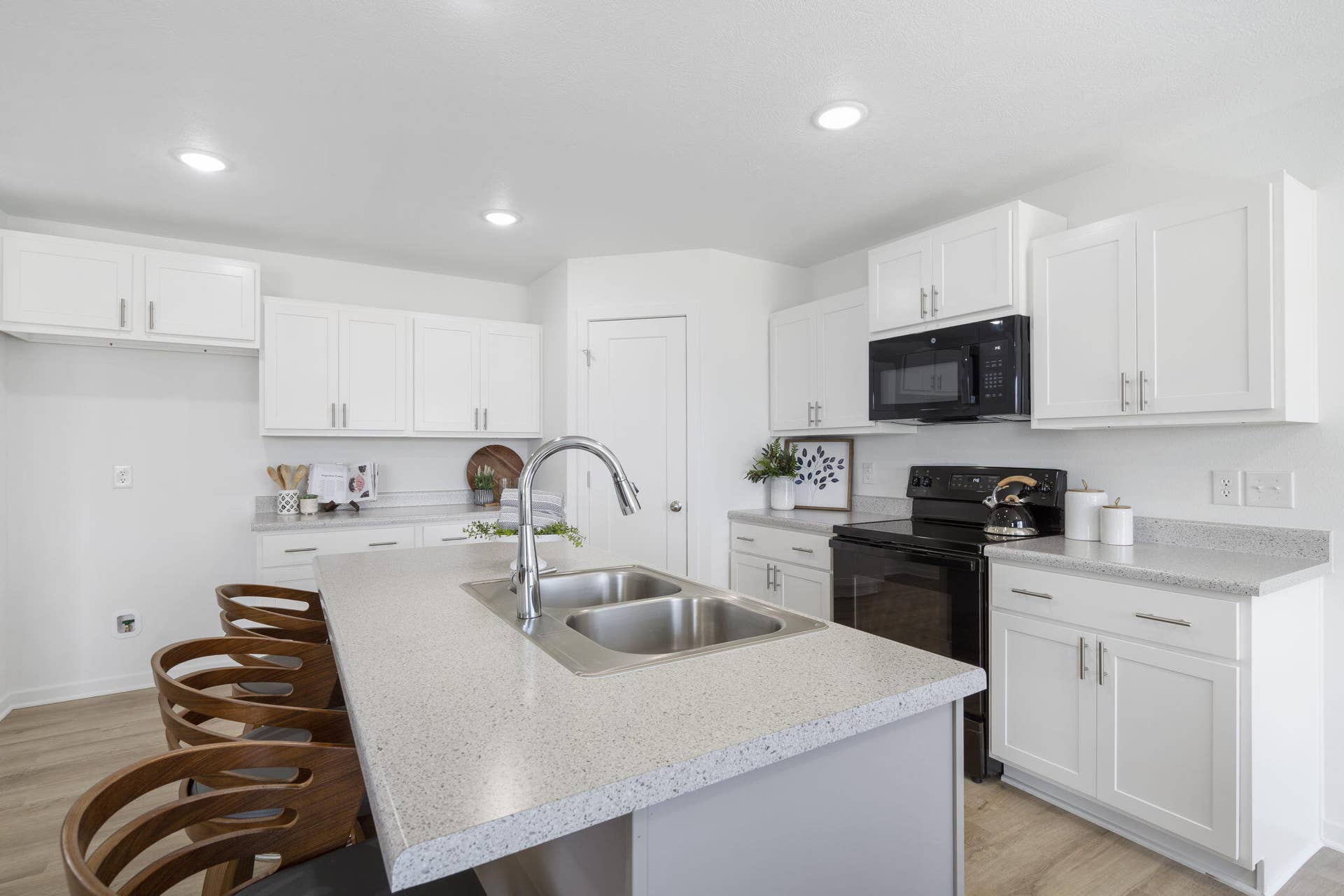 000 Essex Court, Rogersville, MO 65742 10-web-or-mls-DSC00639