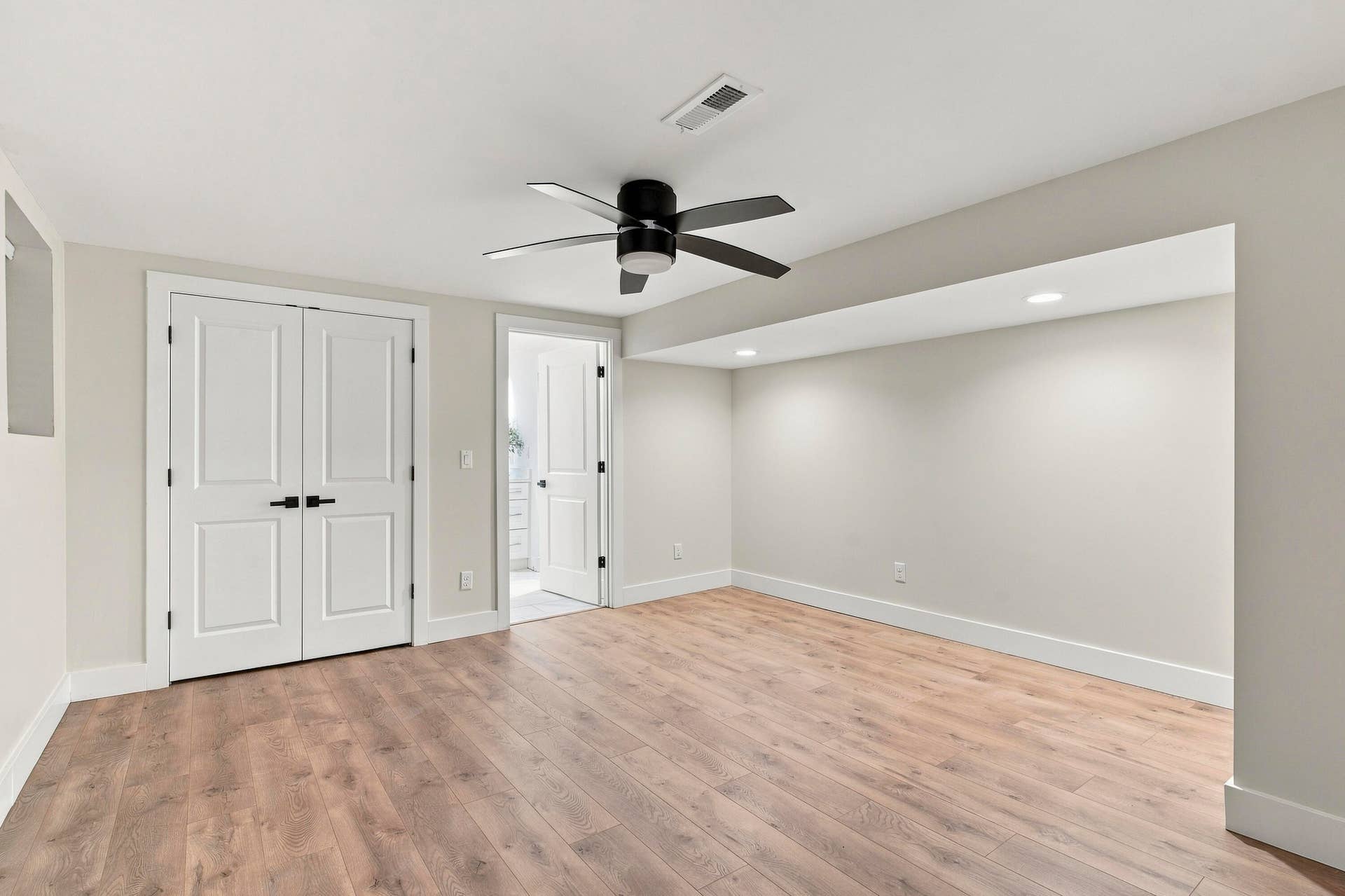2734 E Glenwood Street, Springfield, MO 65804 2734 E Glenwod-50