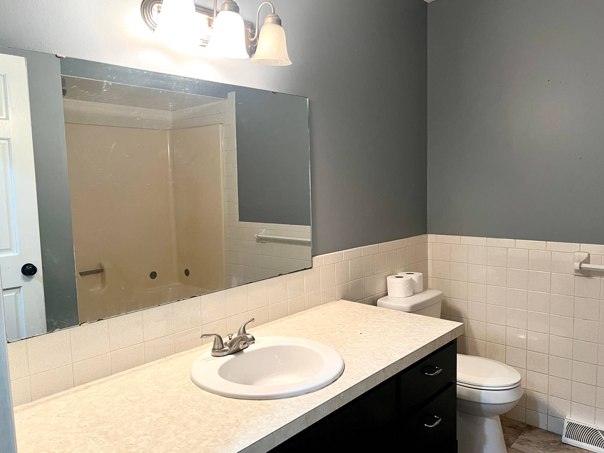 6290 N Alan Avenue, Willard, MO 65781 Hall Bathroom
