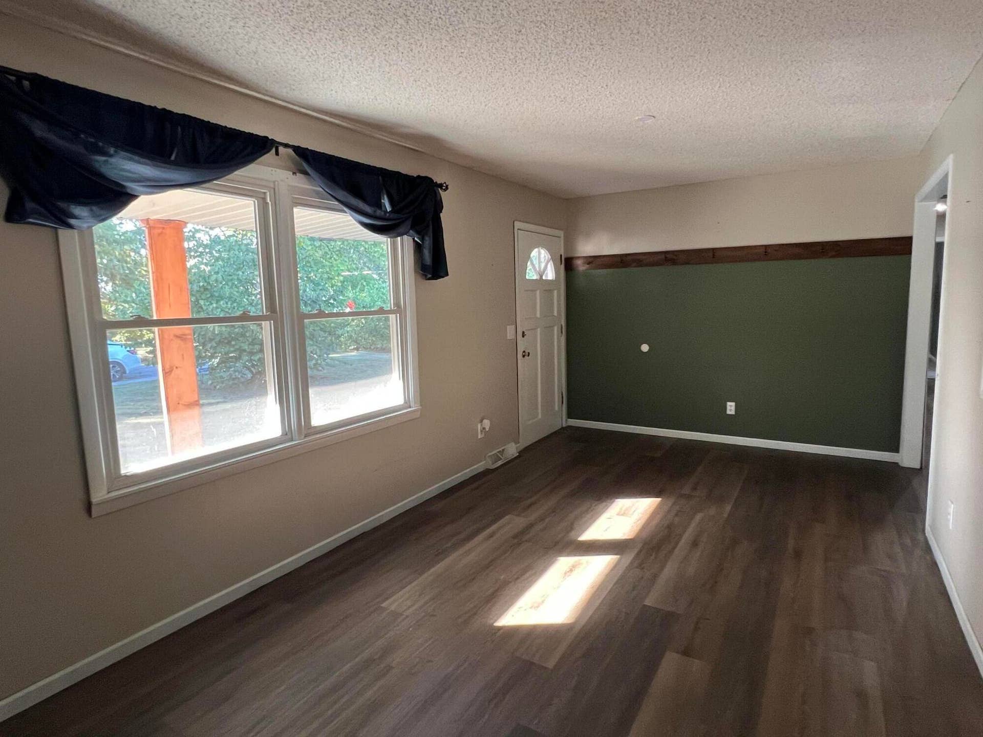 6290 N Alan Avenue, Willard, MO 65781 Living Room