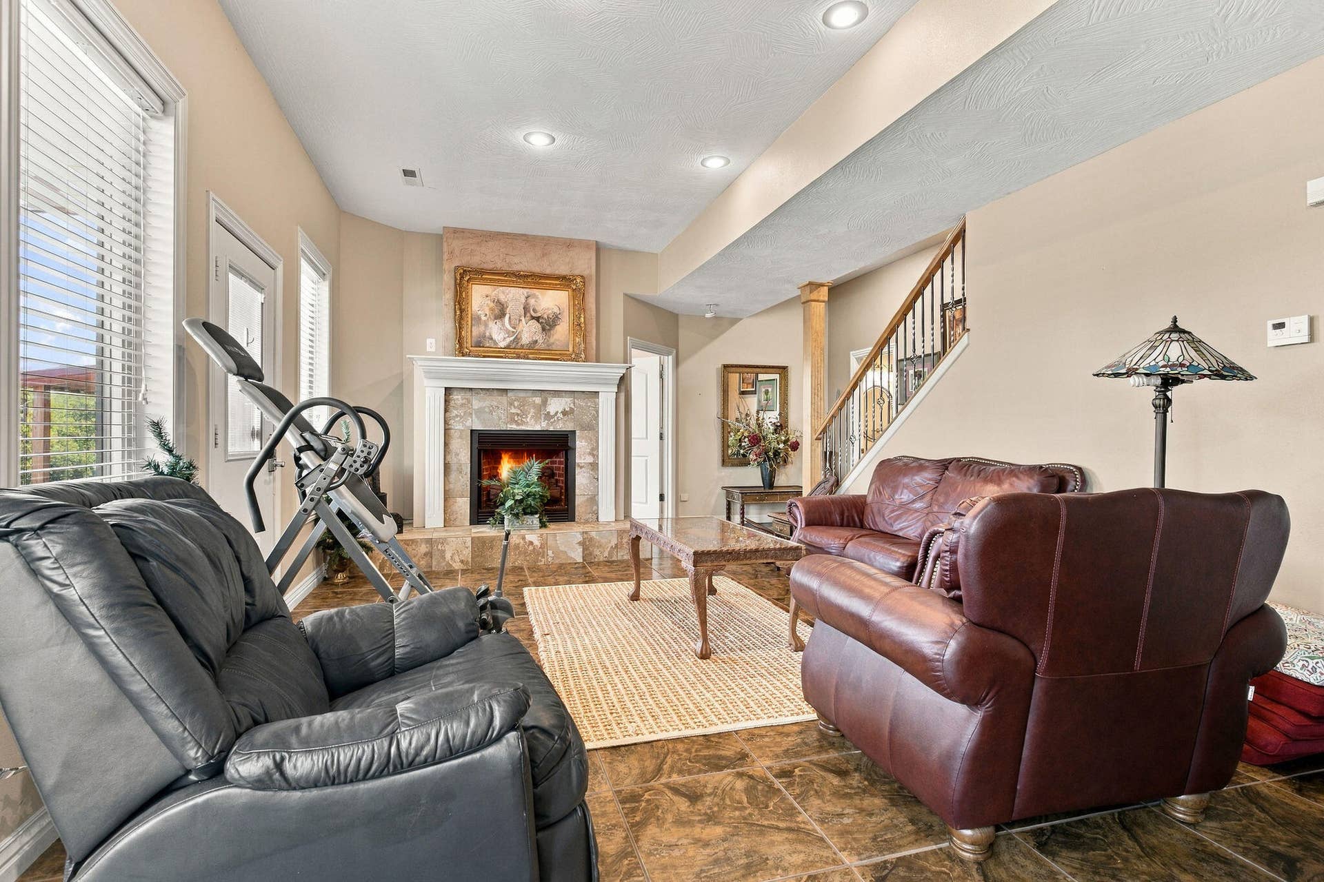 Living w/ gas fireplace