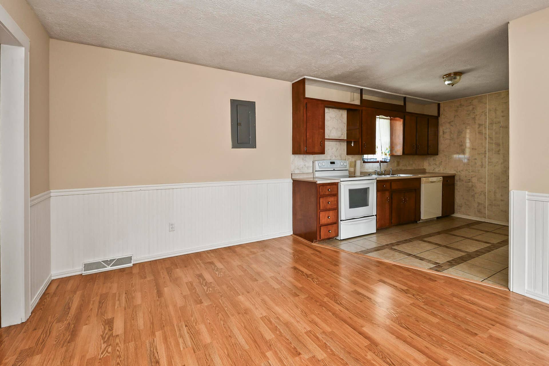 1261 W North Street, Springfield, MO 65803 18 (15)