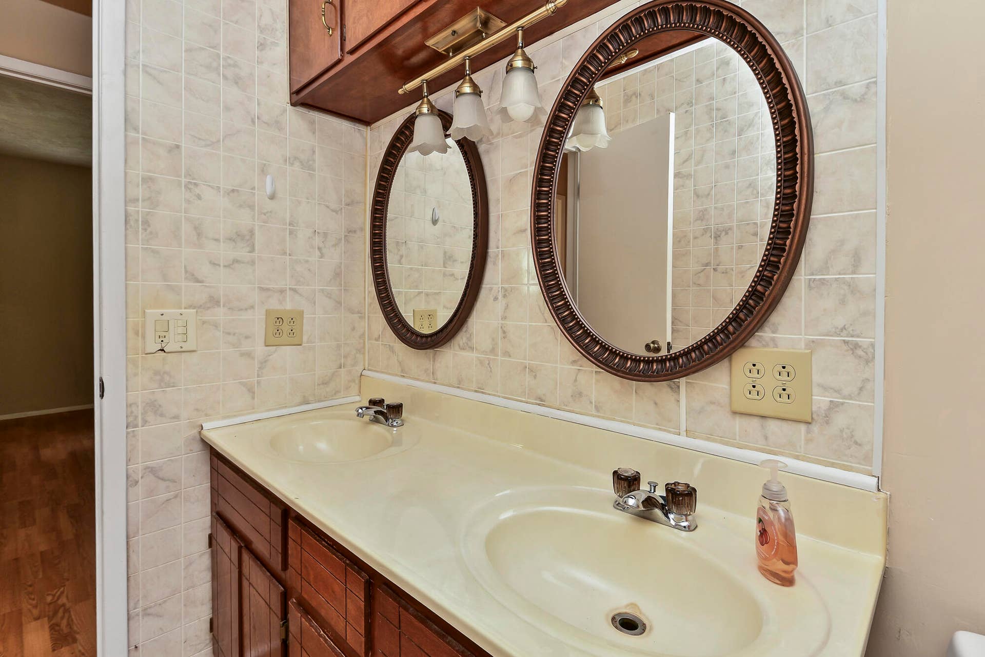 1261 W North Street, Springfield, MO 65803 30 (12)