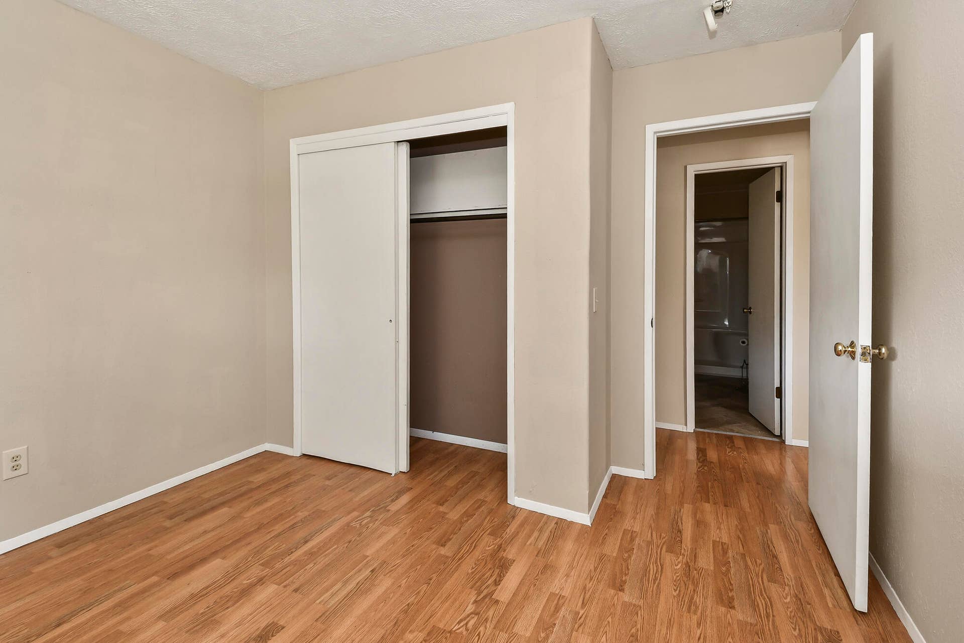 1261 W North Street, Springfield, MO 65803 28 (12)