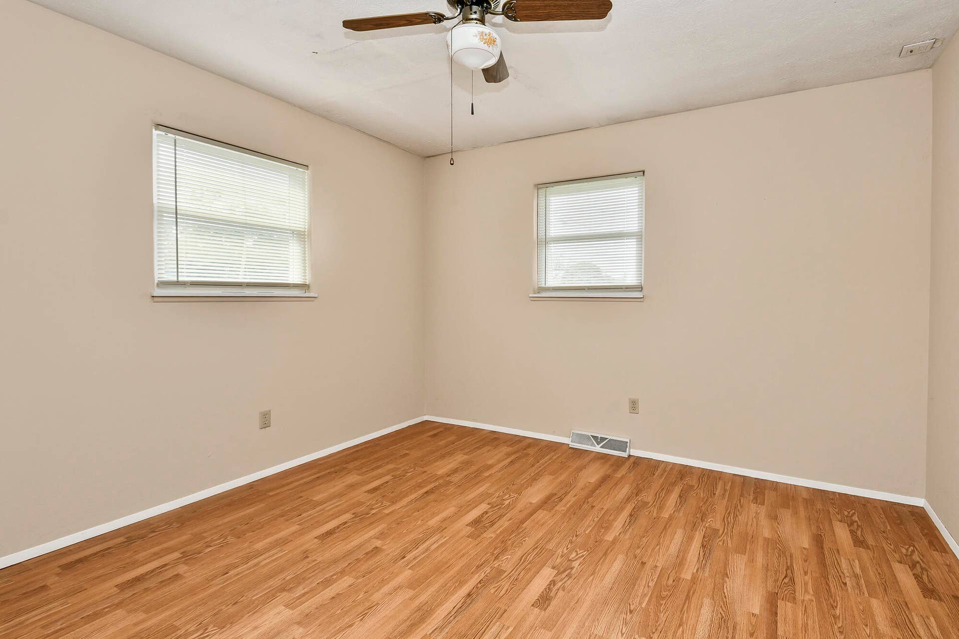 1261 W North Street, Springfield, MO 65803 25 (13)