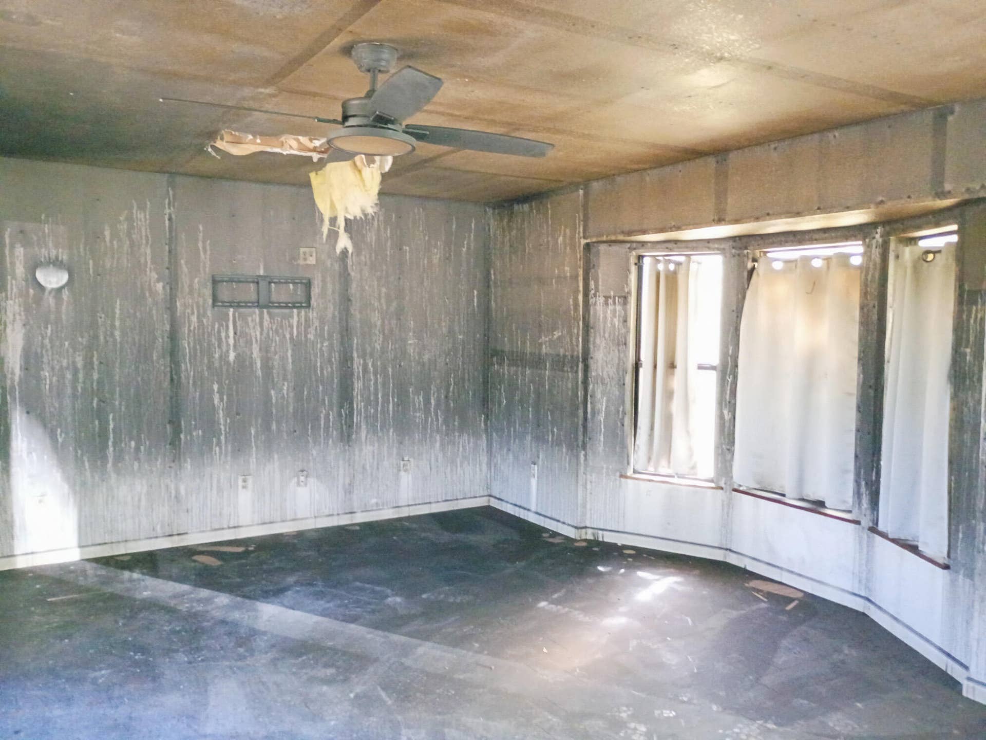 557 E Church Street, Granby, MO 64844 557 Living Room