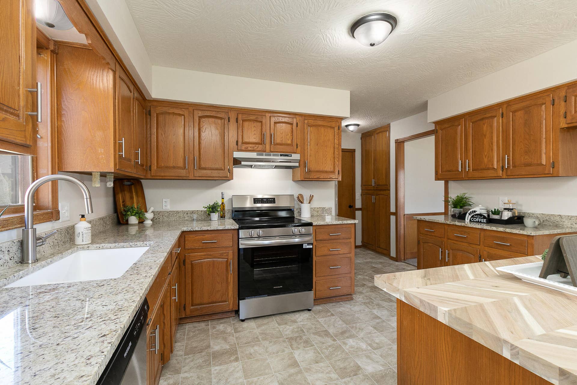 1106 W Seminole Street, Springfield, MO 65807 7M4A7043-Edit