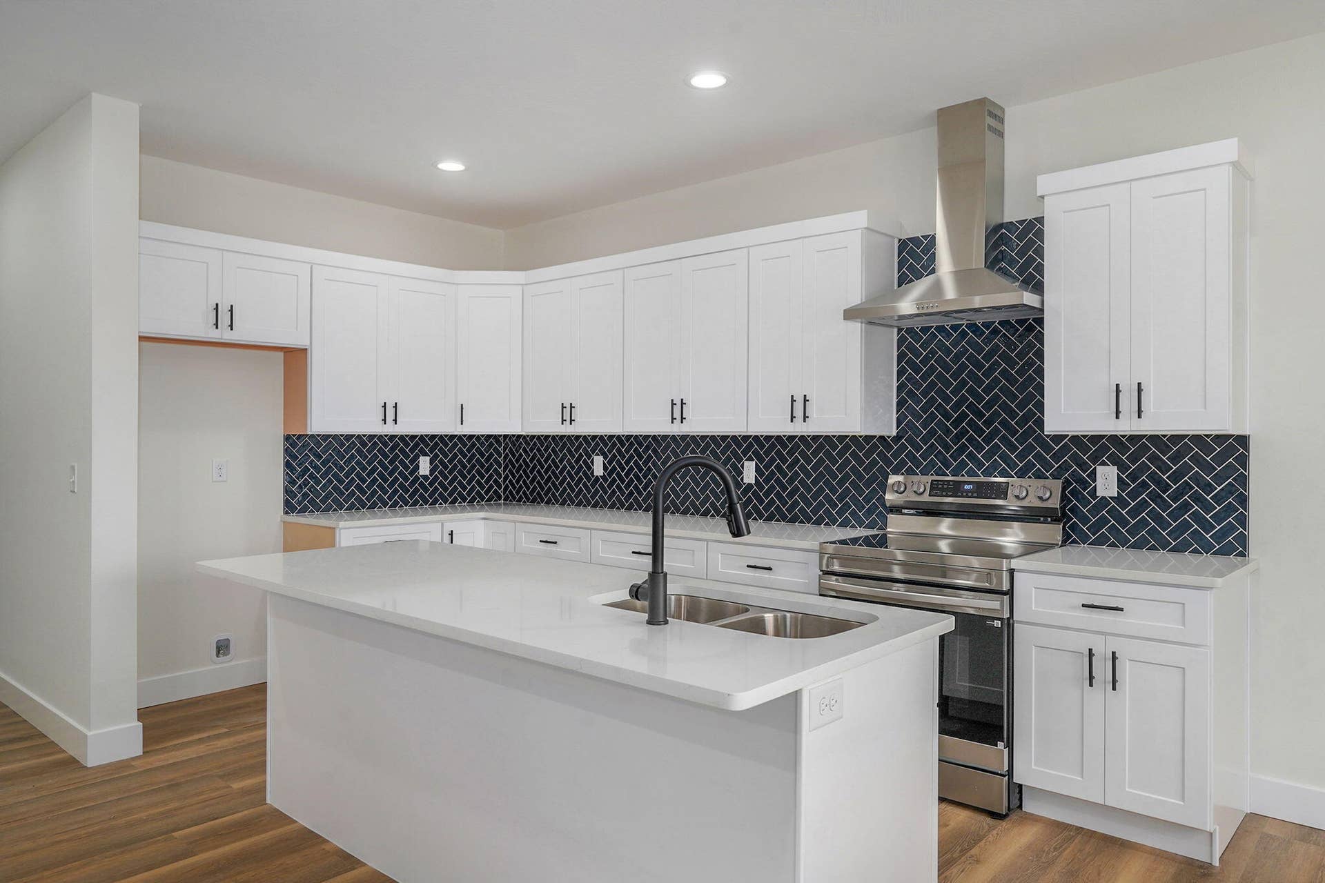 1003 W Jay St-12