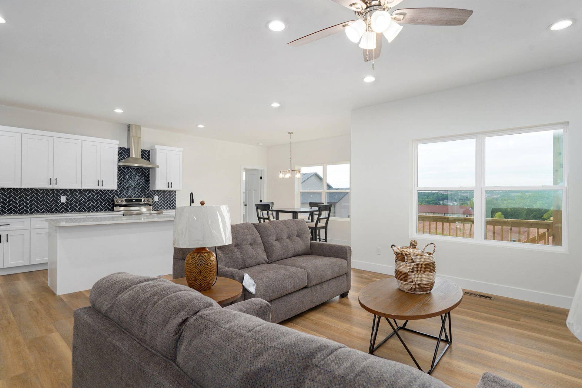 1003 W Jay St-10