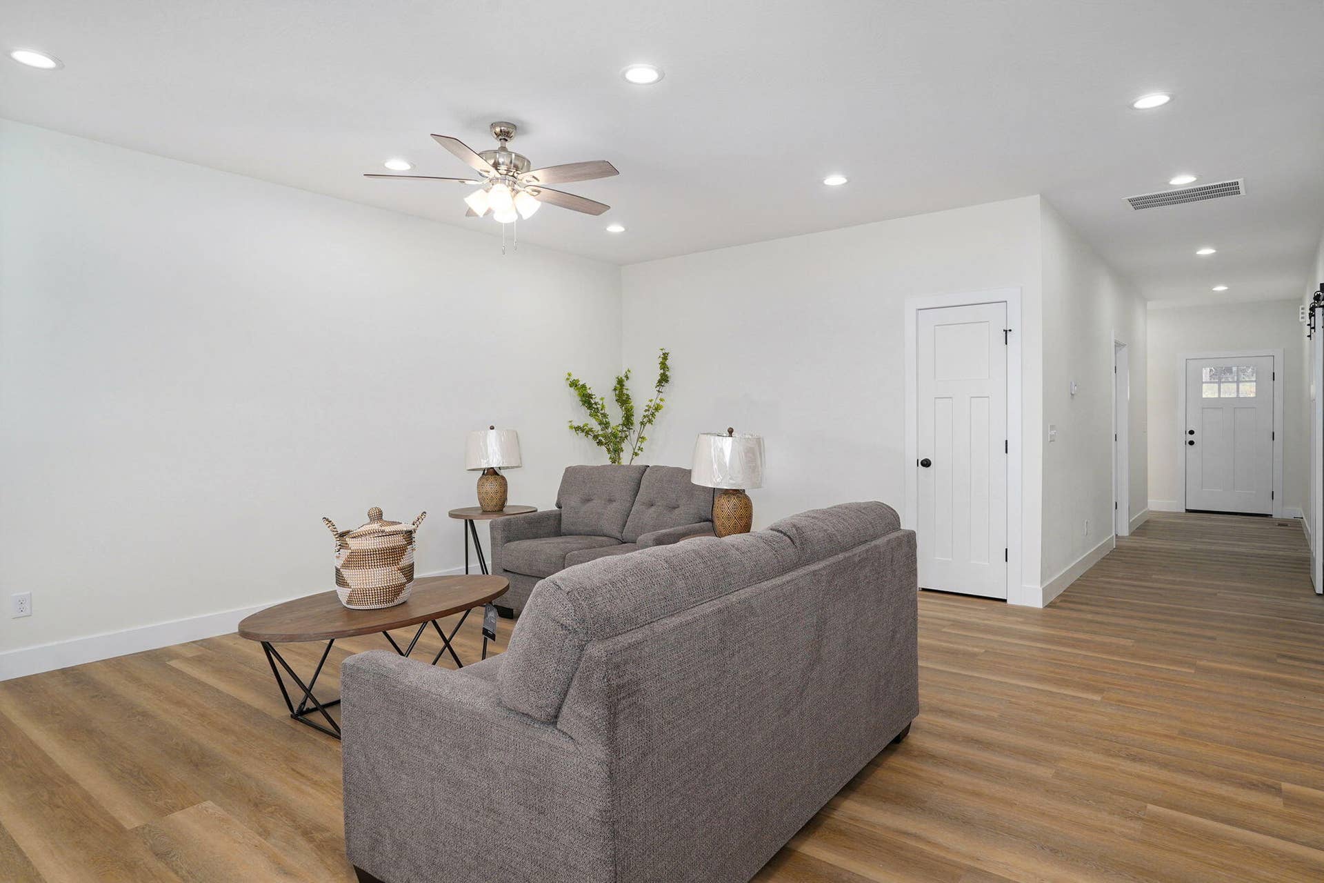 1003 W Jay St-8