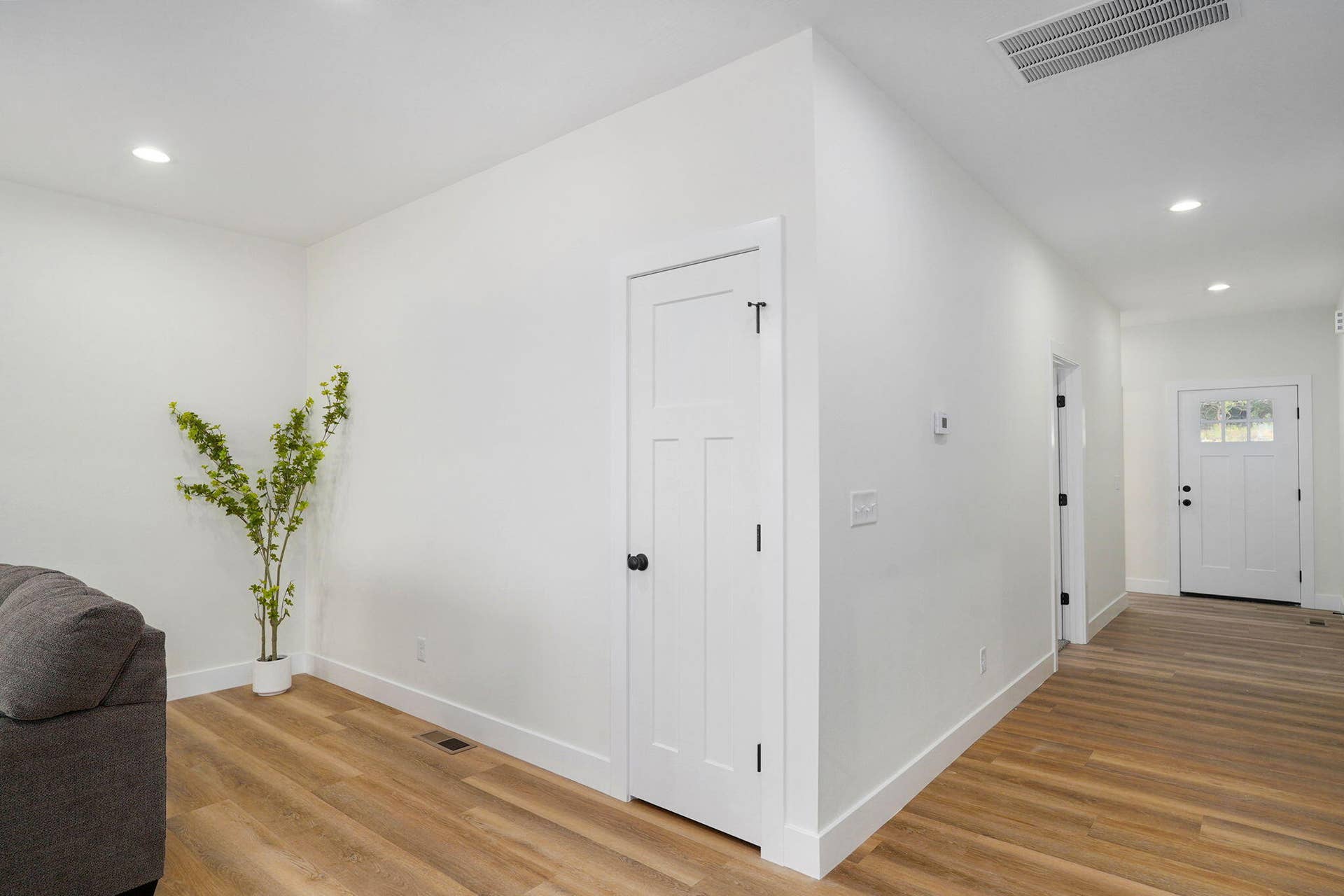 1003 W Jay St-5