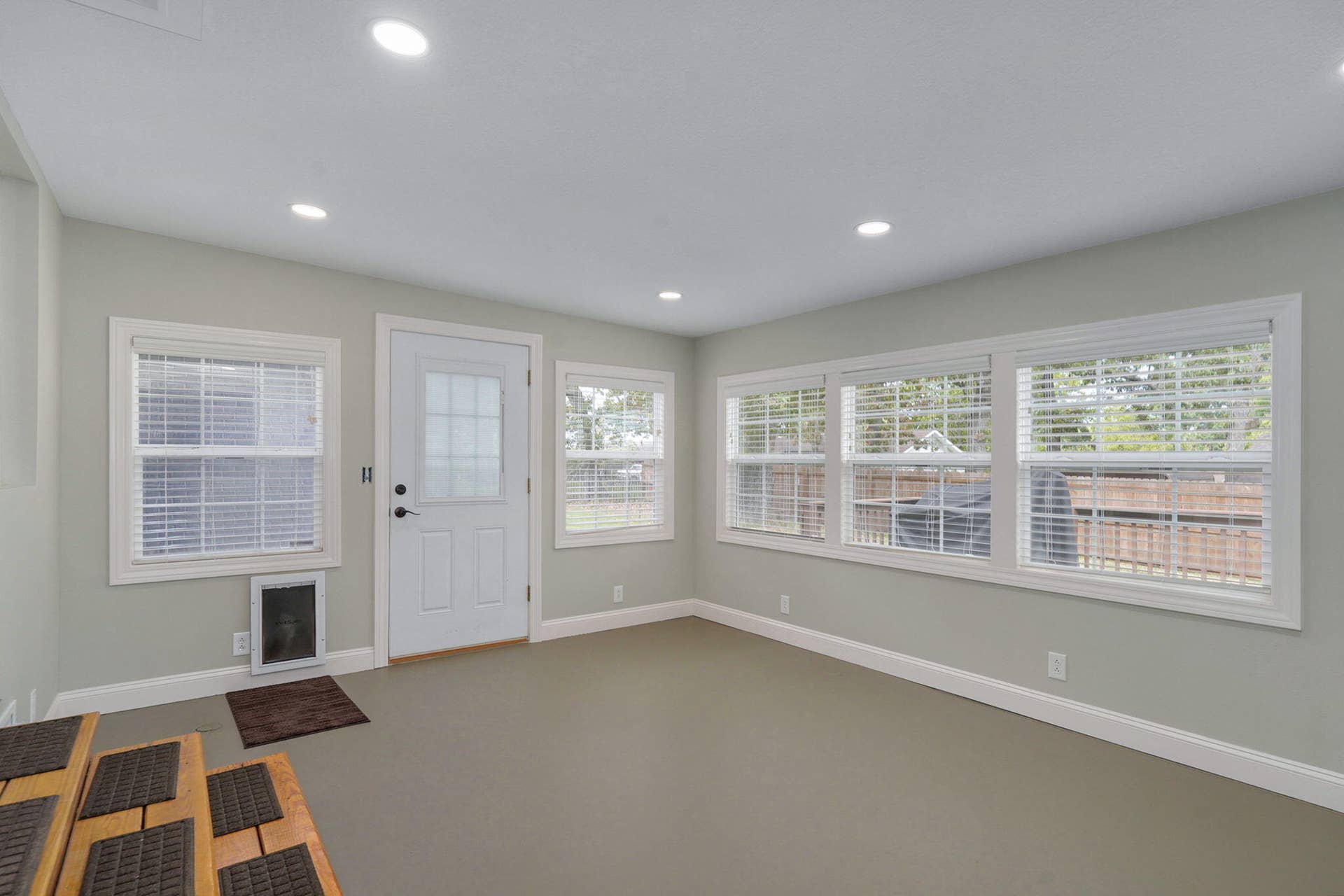 530 Oak Lane, Mt Vernon, MO 65712 Access to Patio