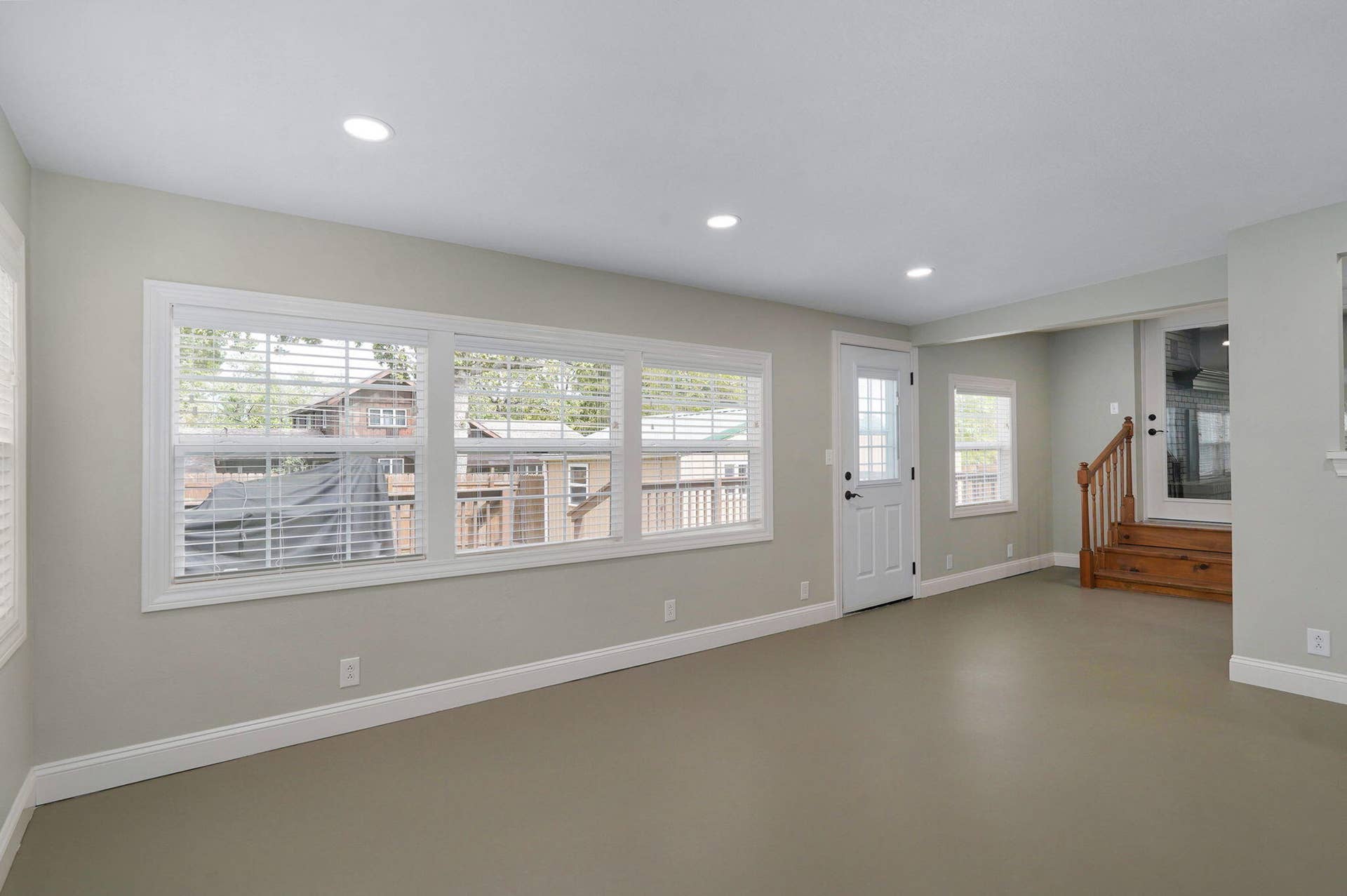 530 Oak Lane, Mt Vernon, MO 65712 Sunroom/ heated and cooled