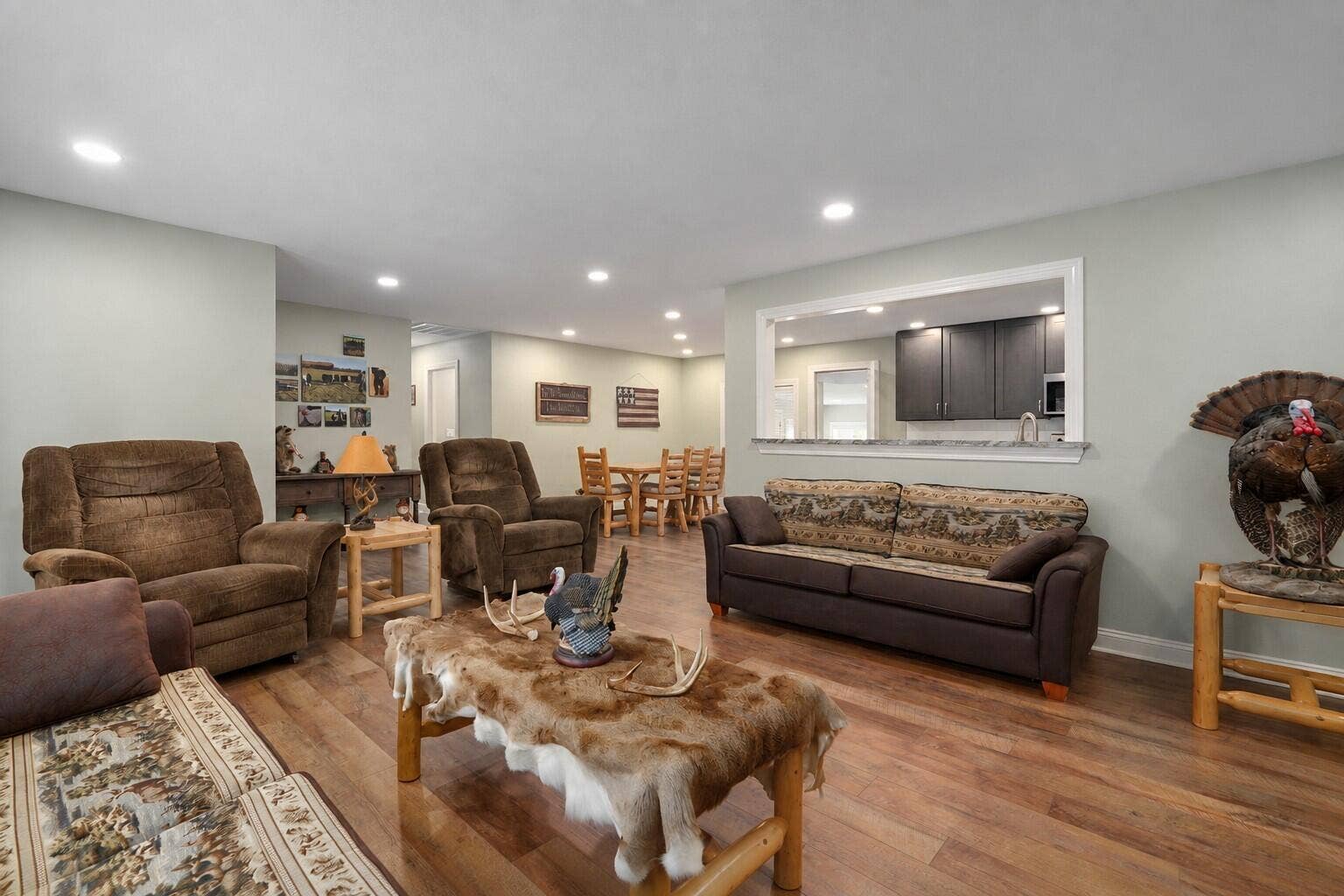 530 Oak Lane, Mt Vernon, MO 65712 Open Living Room