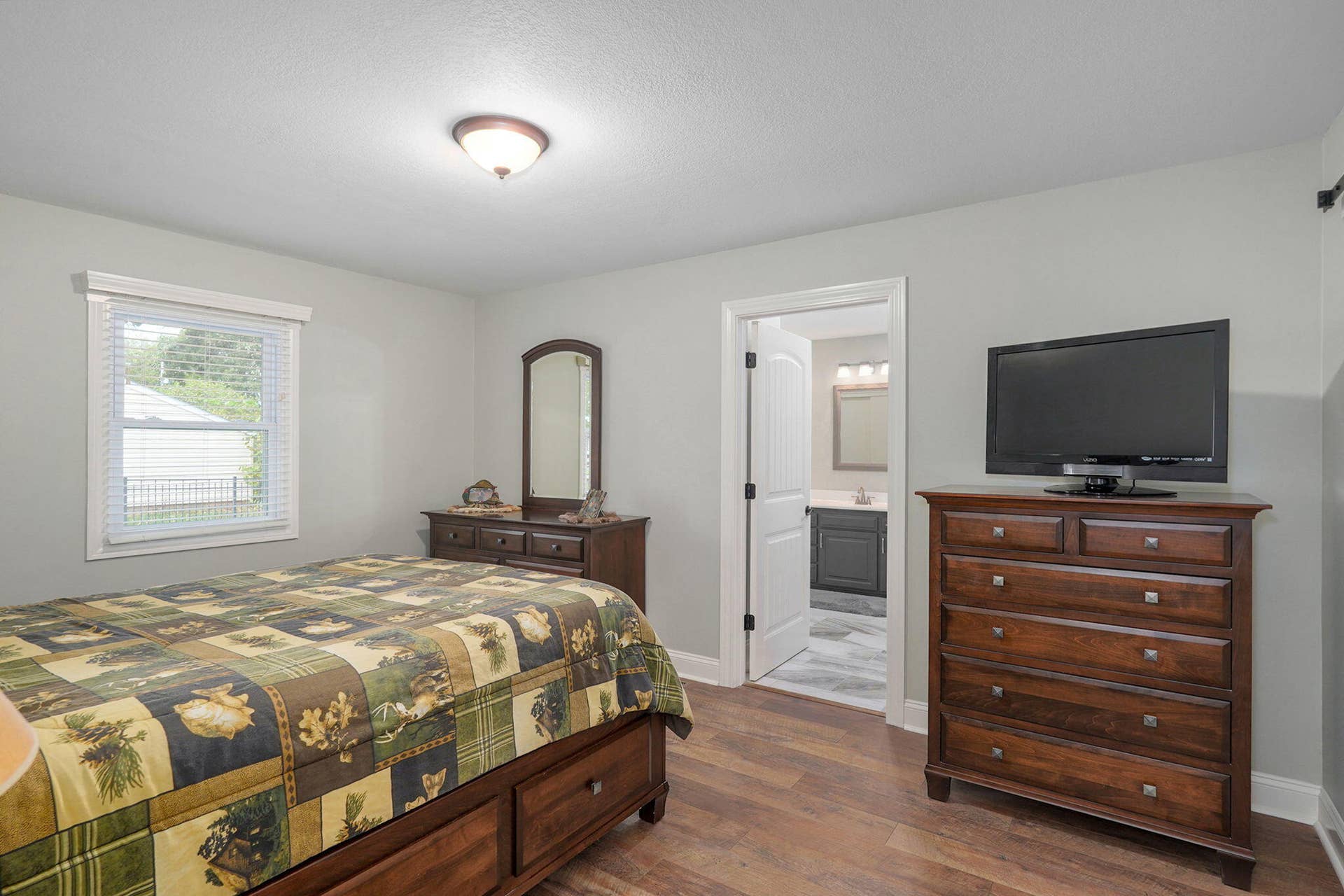 530 Oak Lane, Mt Vernon, MO 65712 Primary Bedroom