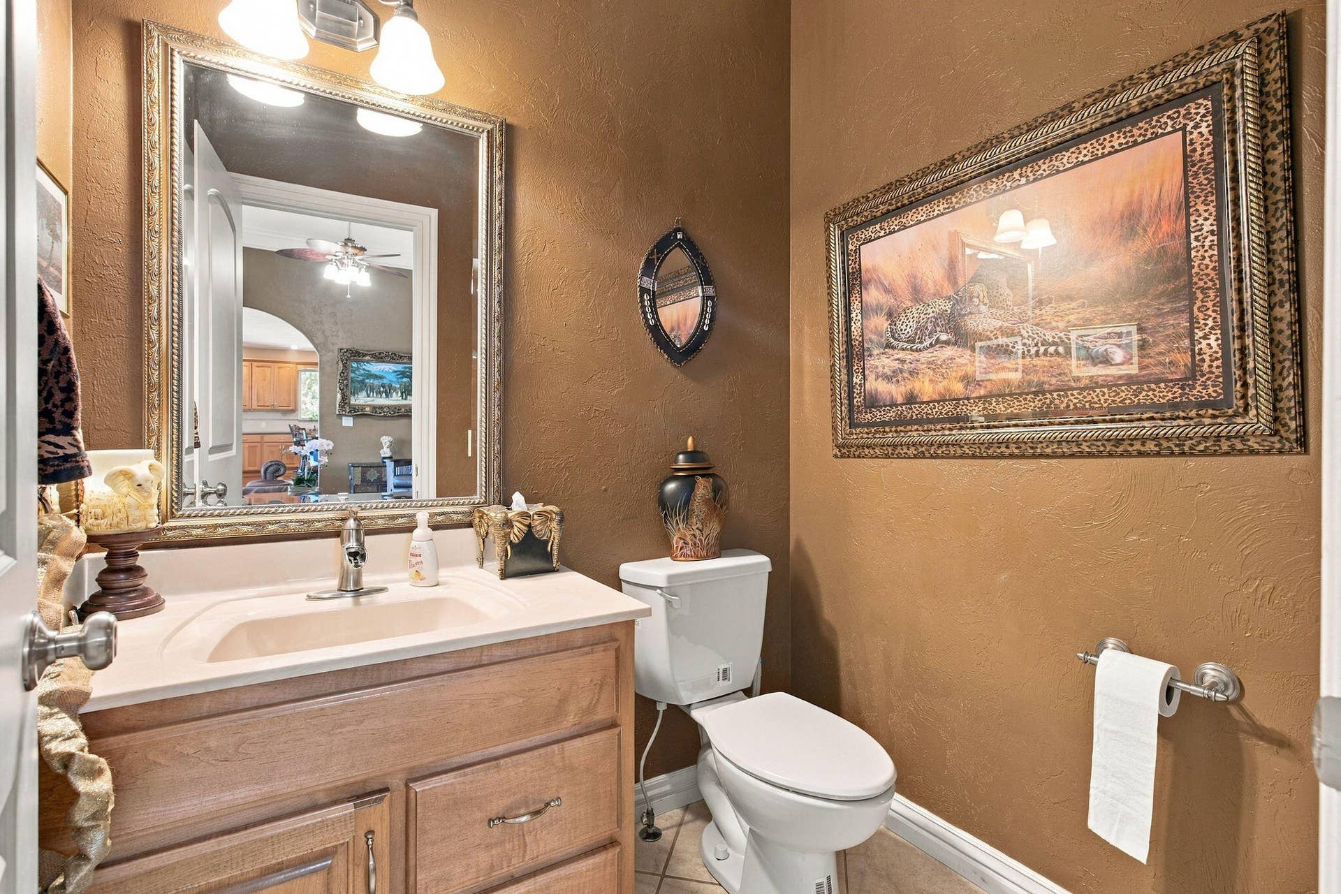 Main Floor 1/2 bath