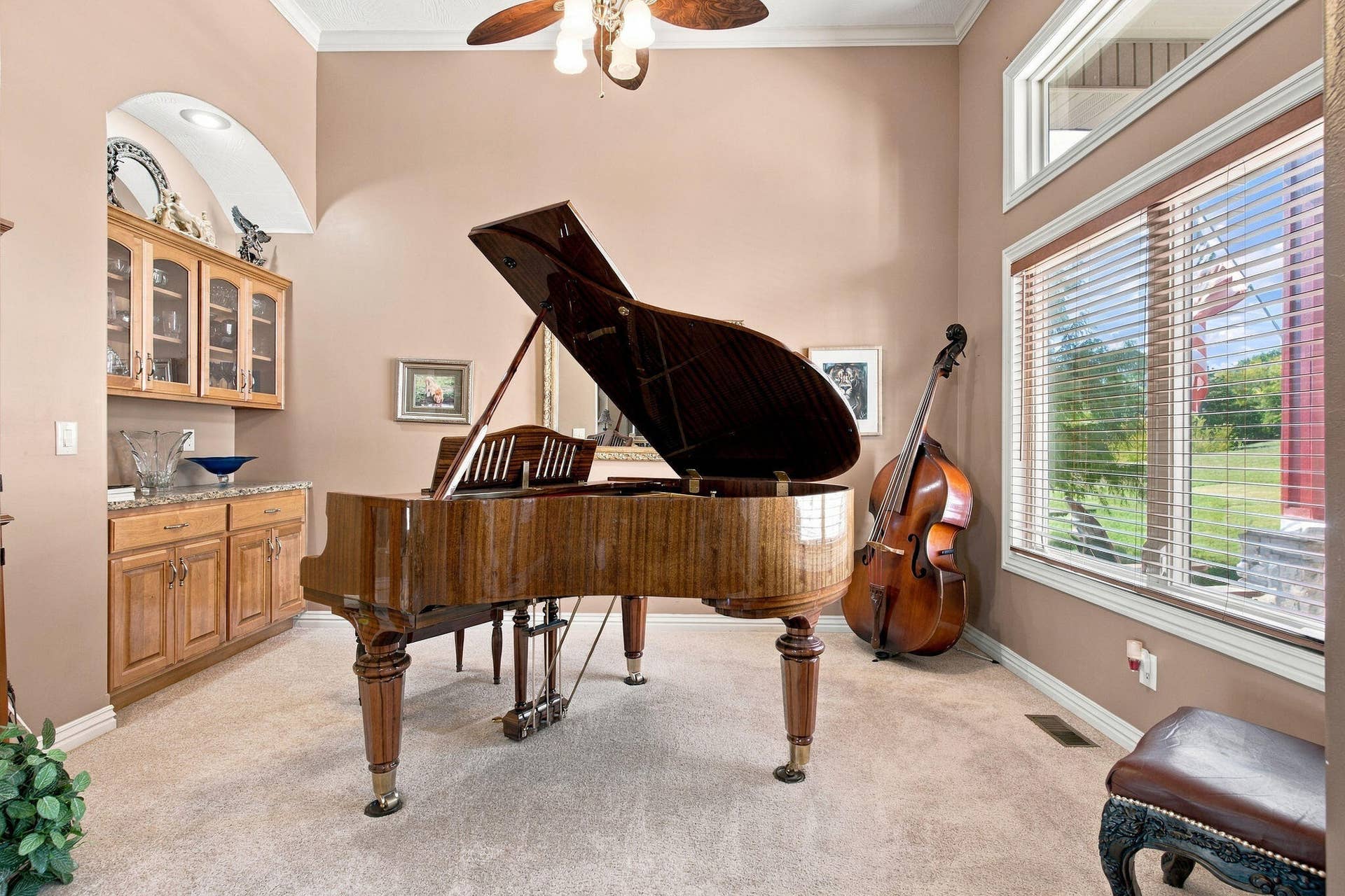 Formal Dining / piano room