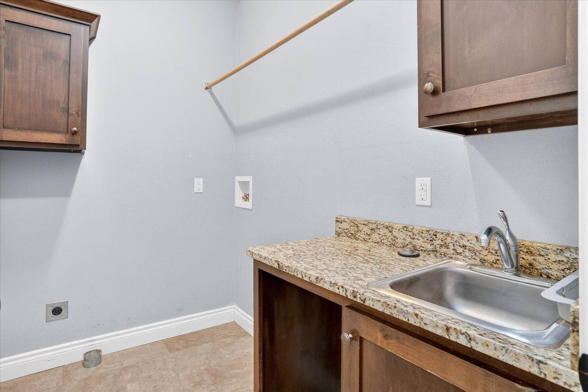 634 N Rockingham Avenue, Nixa, MO 65714 48-47