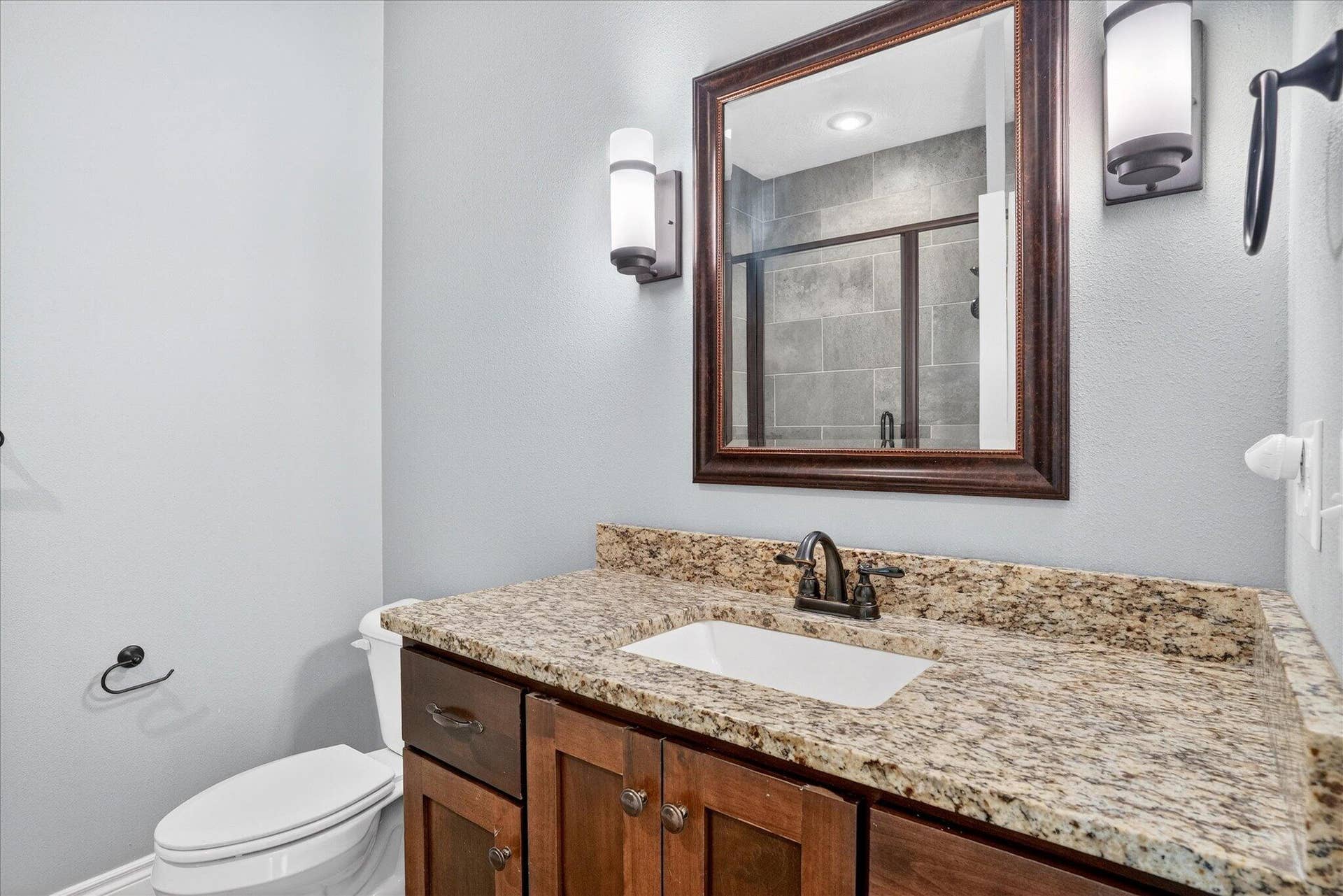 634 N Rockingham Avenue, Nixa, MO 65714 44-43