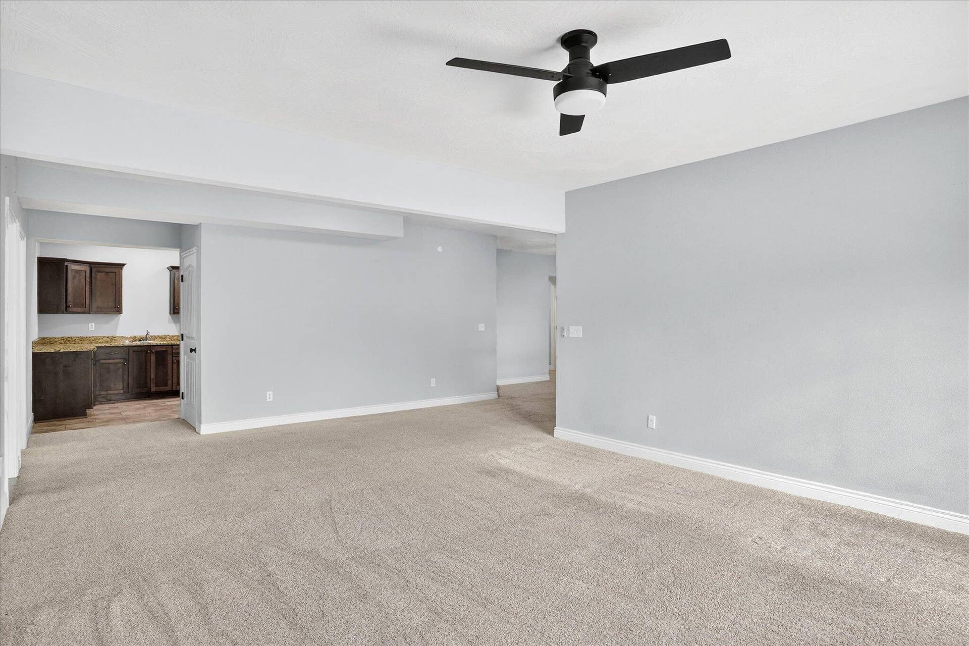 634 N Rockingham Avenue, Nixa, MO 65714 52-51