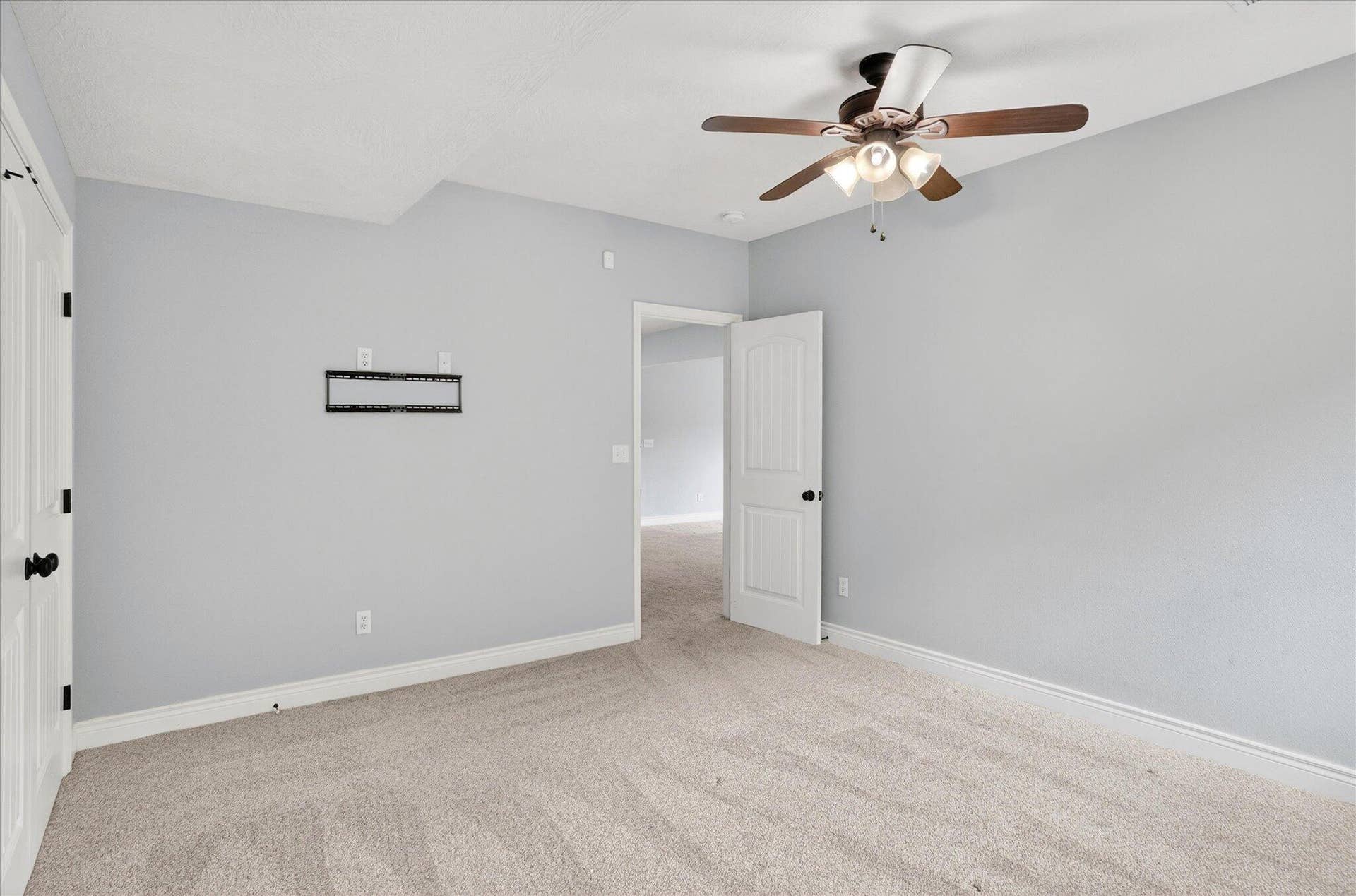 634 N Rockingham Avenue, Nixa, MO 65714 55-54