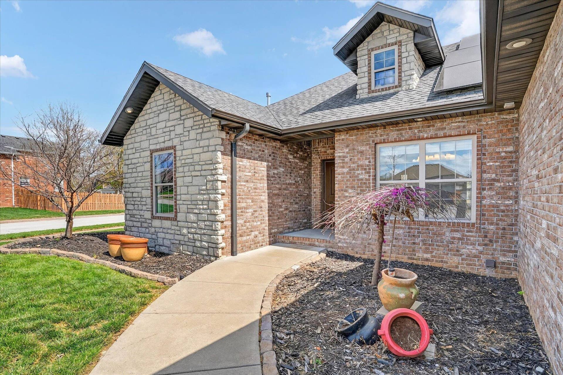 634 N Rockingham Avenue, Nixa, MO 65714 04-3