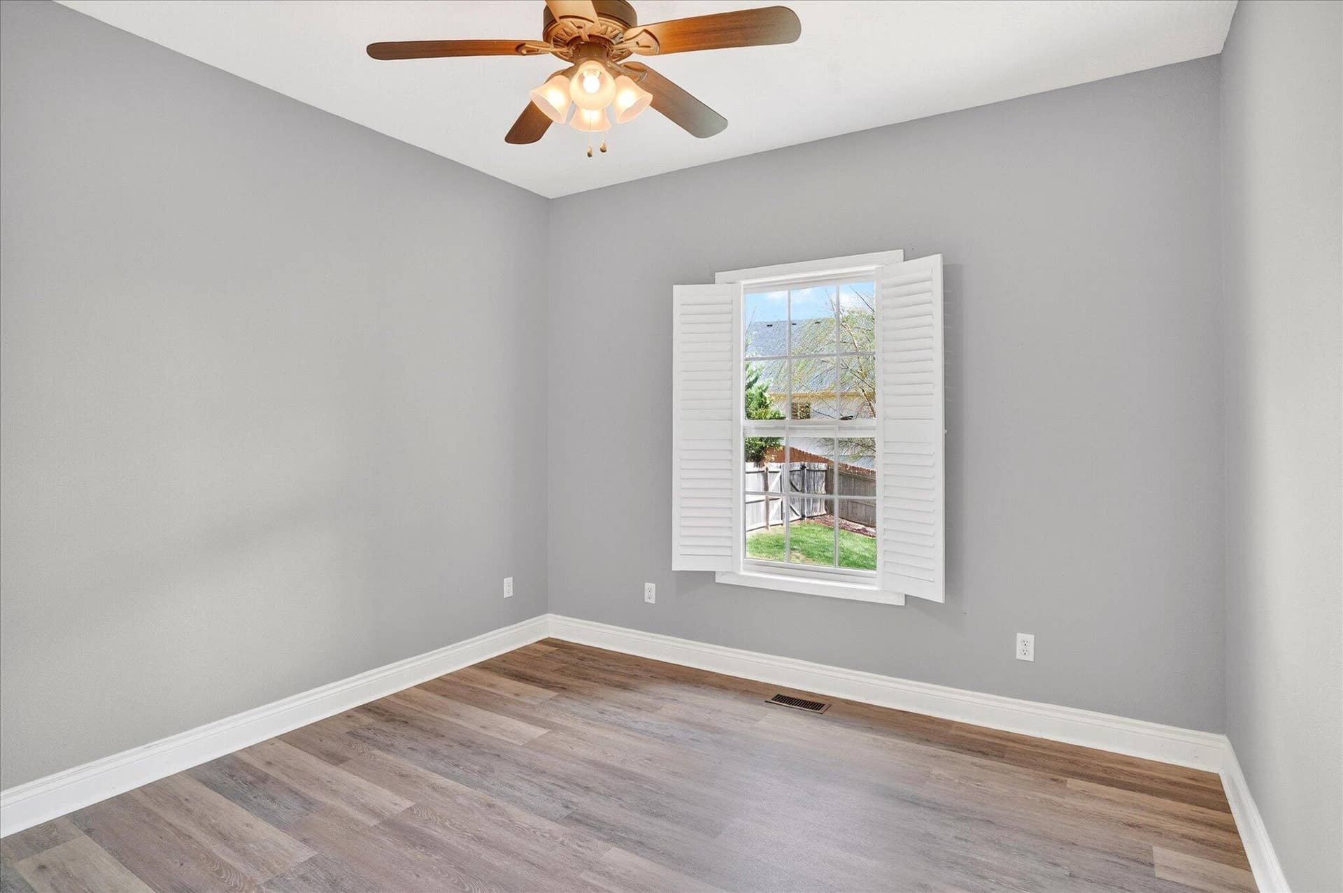 634 N Rockingham Avenue, Nixa, MO 65714 46-45