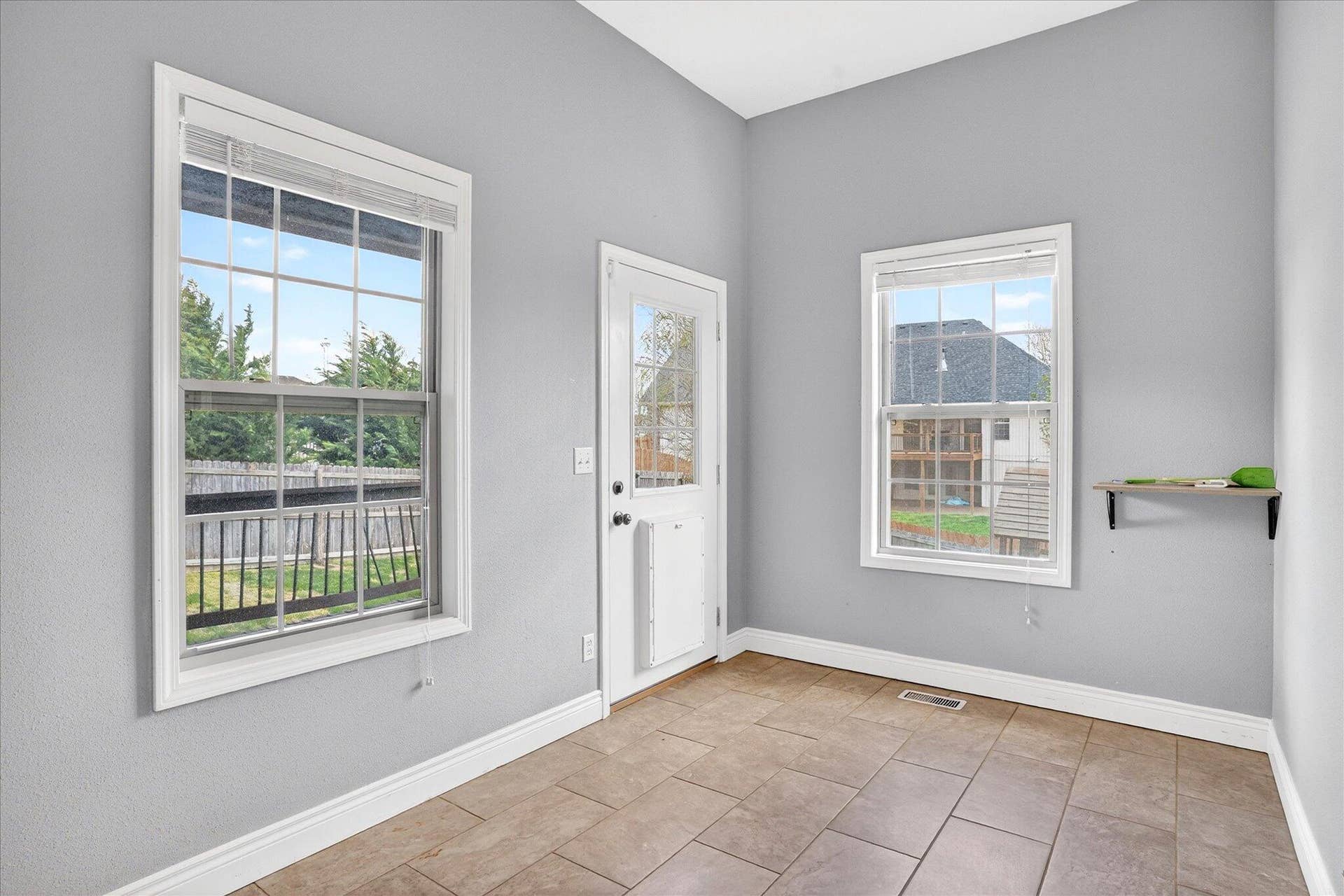 634 N Rockingham Avenue, Nixa, MO 65714 28-27