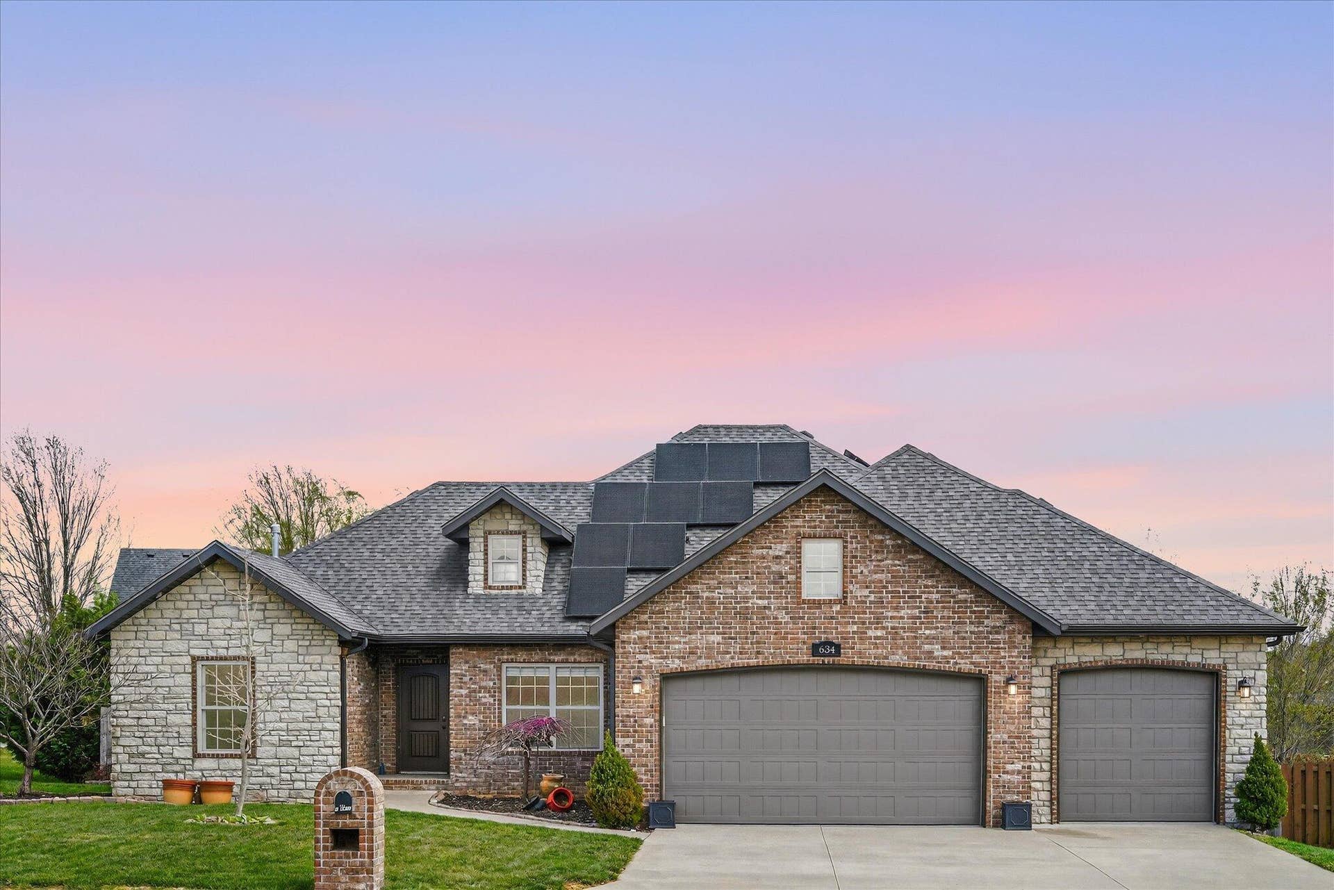 634 N Rockingham Avenue, Nixa, MO 65714 Front