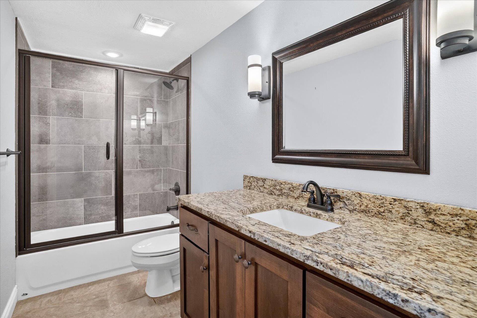 634 N Rockingham Avenue, Nixa, MO 65714 61-60