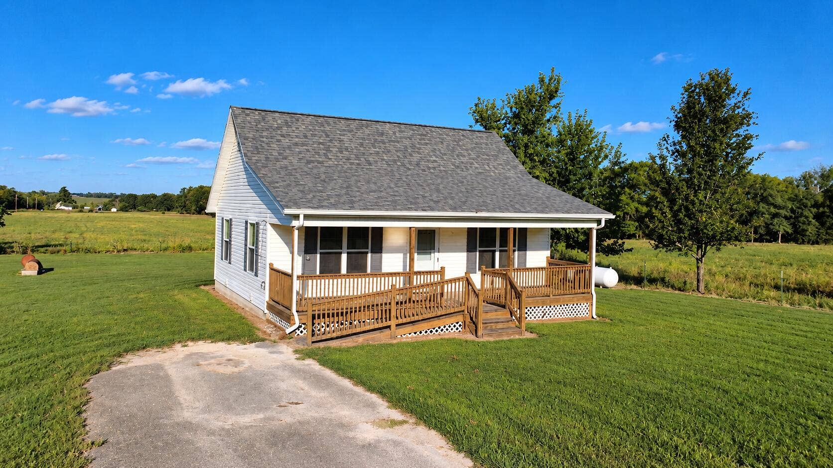 487 E Dade 152, Everton, MO 65646 SunnyRuralCottagewithPorchandFields