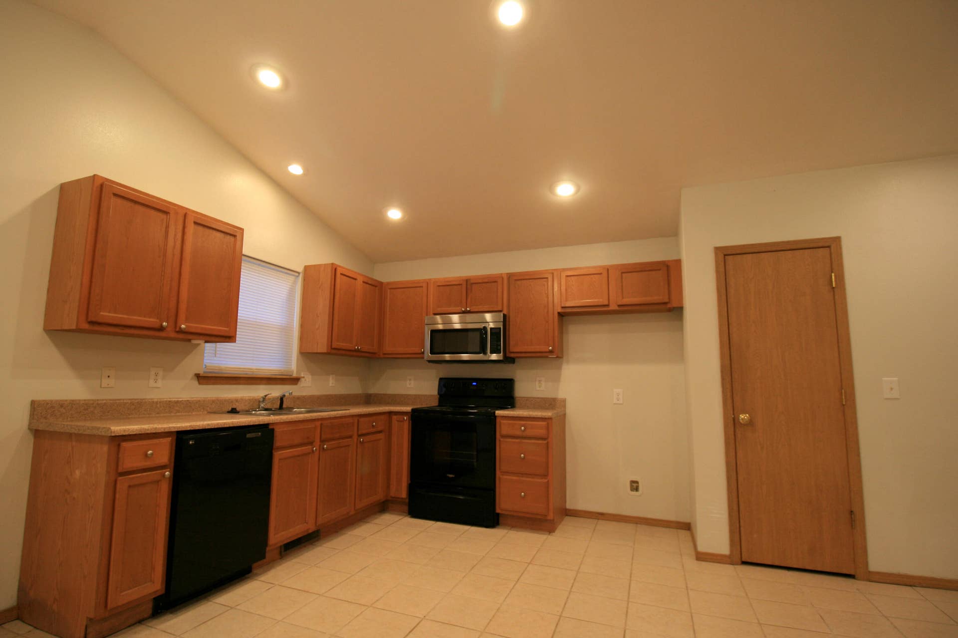 4040 Poplar Road, Merriam Woods, MO 65740 kitchen 2