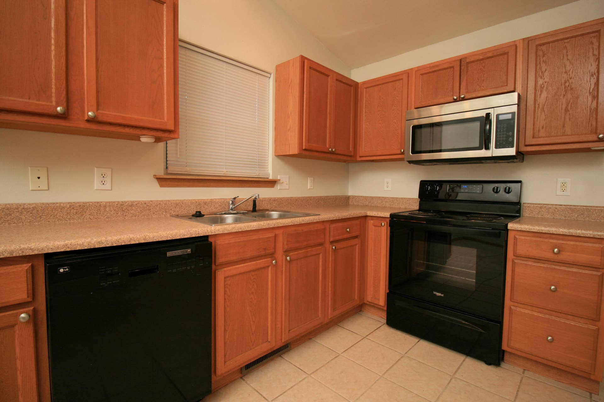 4040 Poplar Road, Merriam Woods, MO 65740 kitchen