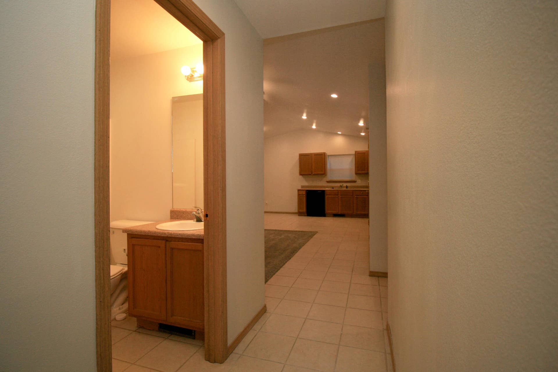 4040 Poplar Road, Merriam Woods, MO 65740 hall to kitchen