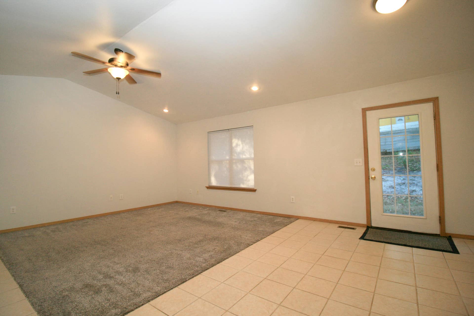 4040 Poplar Road, Merriam Woods, MO 65740 living